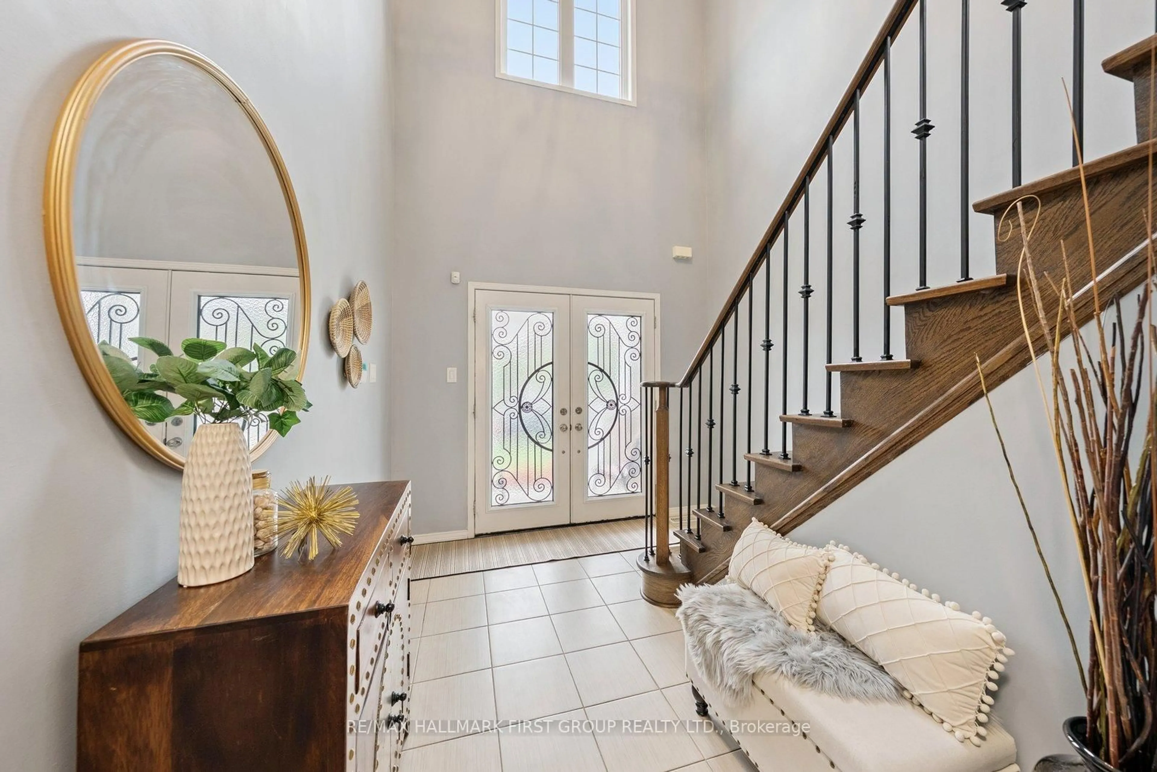 Indoor entryway for 1737 Douglas Langtree Dr, Oshawa Ontario L1H 7K5