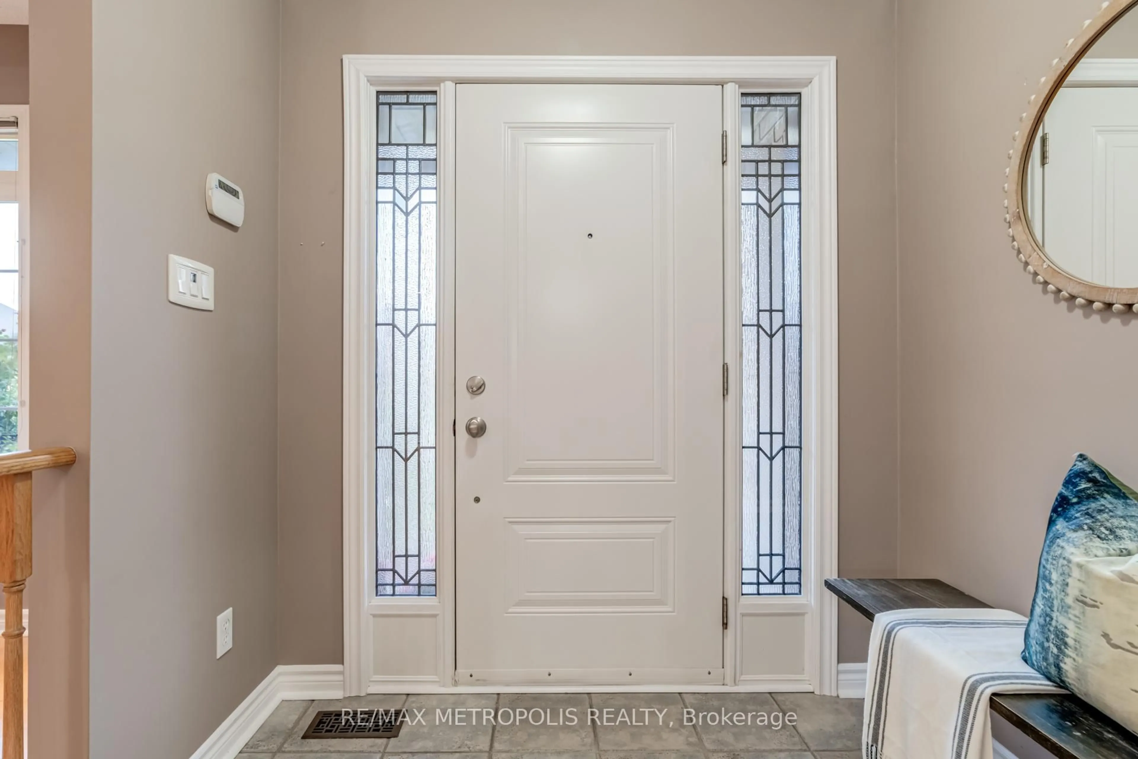 Indoor entryway for 564 Blackwood Blvd, Oshawa Ontario L1K 2N6