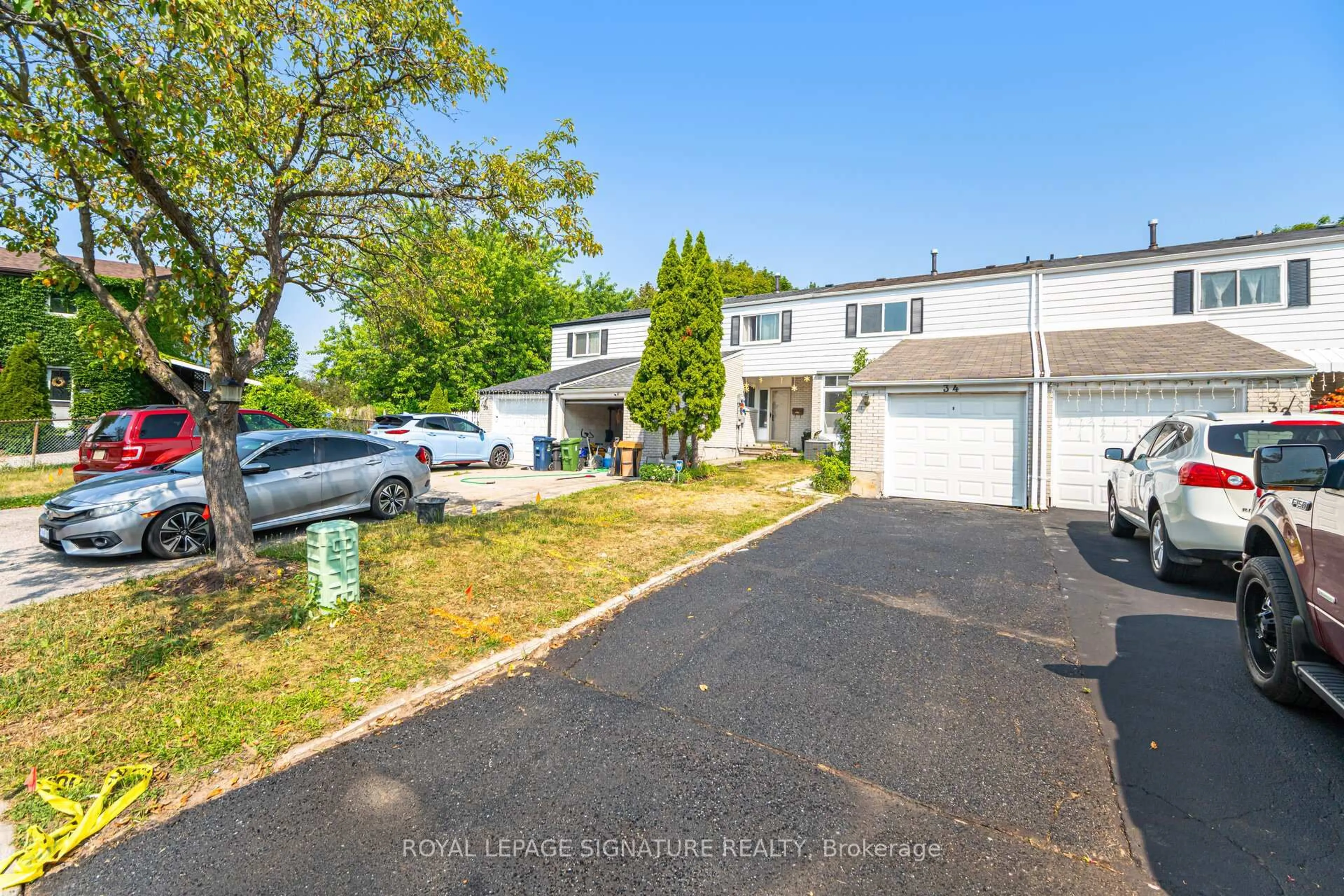 A pic from outside/outdoor area/front of a property/back of a property/a pic from drone, street for 34 Goskin Crt, Toronto Ontario M1B 1J3