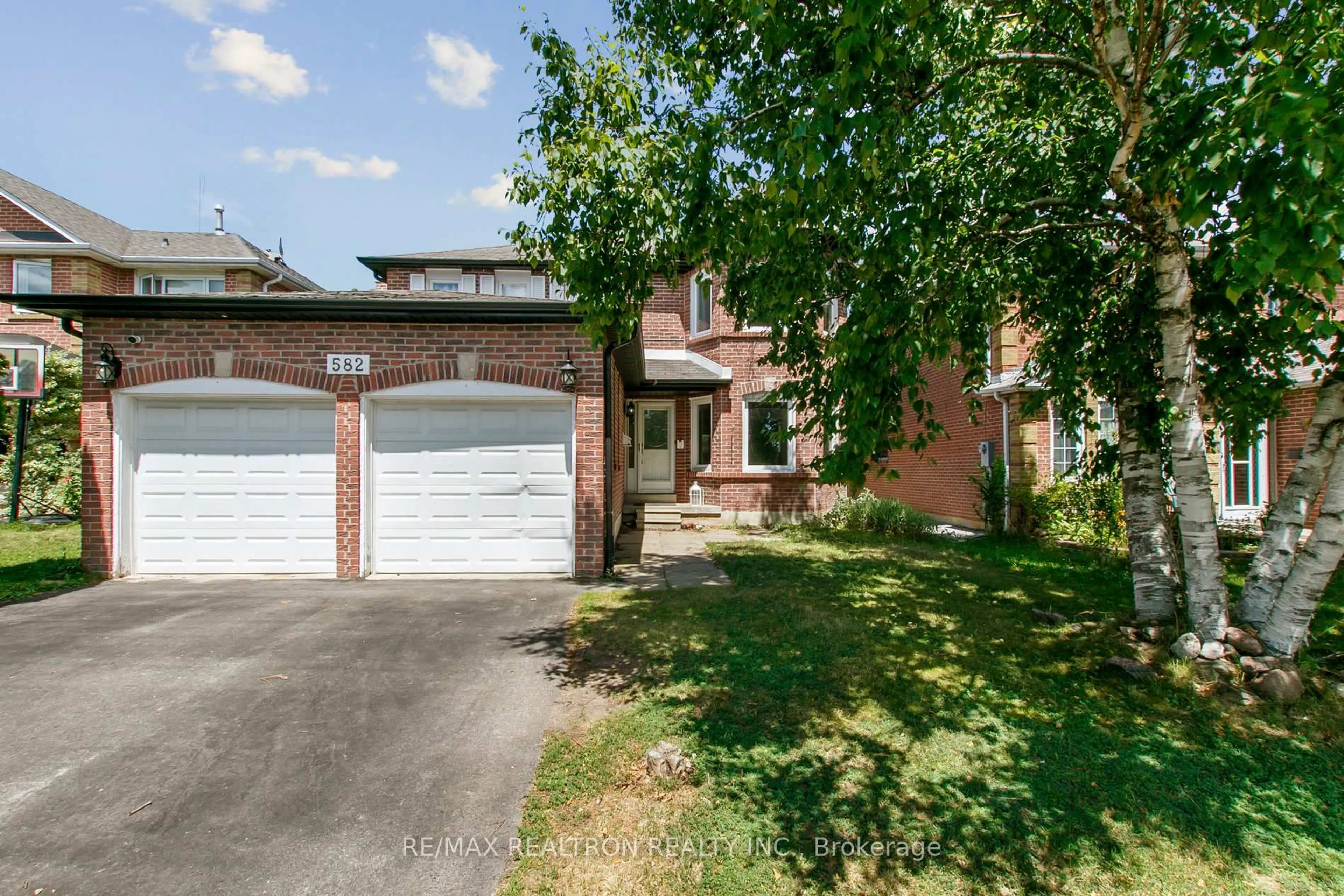 A pic from outside/outdoor area/front of a property/back of a property/a pic from drone, street for 582 Strouds Lane, Pickering Ontario L1V 4S6