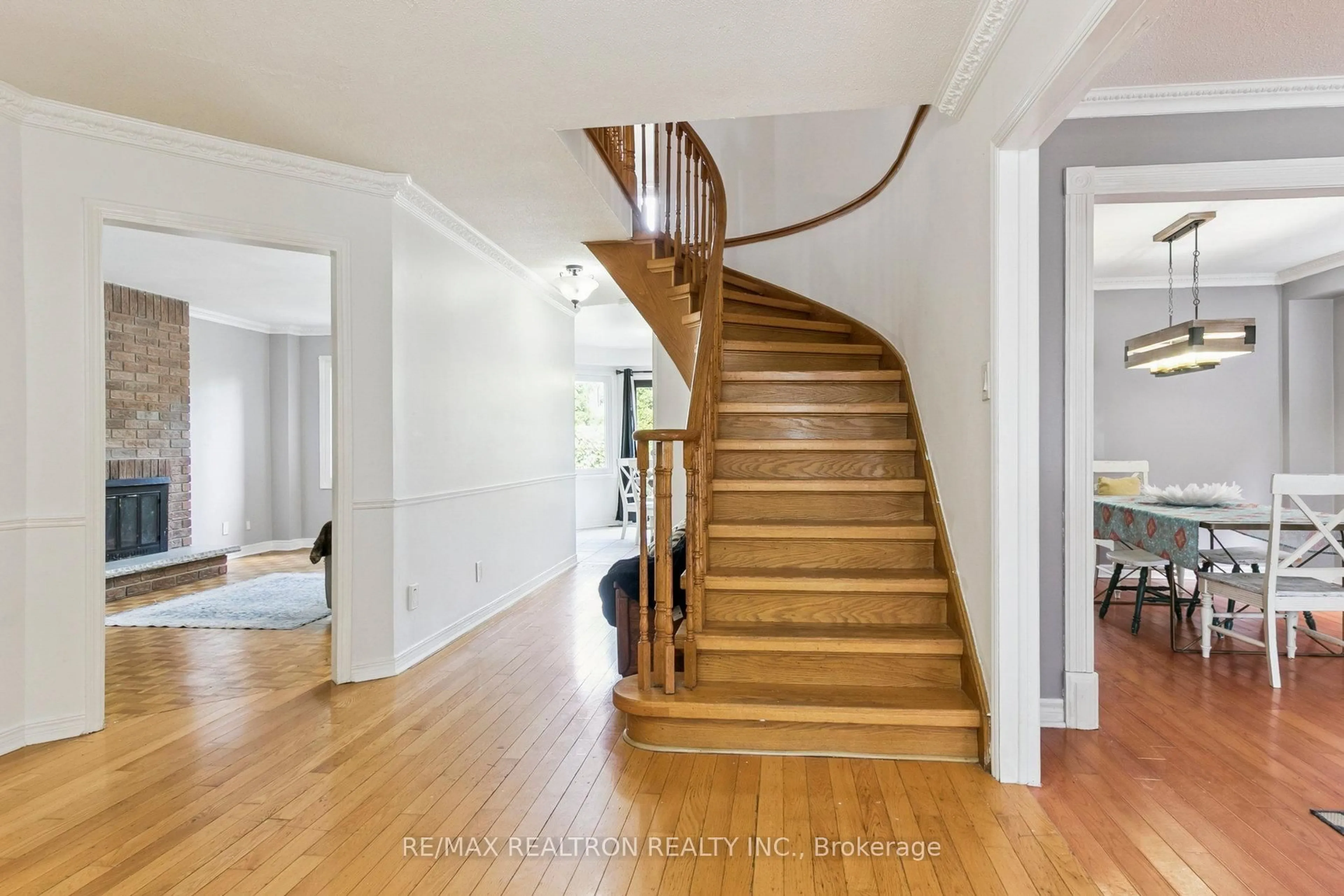 Unknown for 582 Strouds Lane, Pickering Ontario L1V 4S6