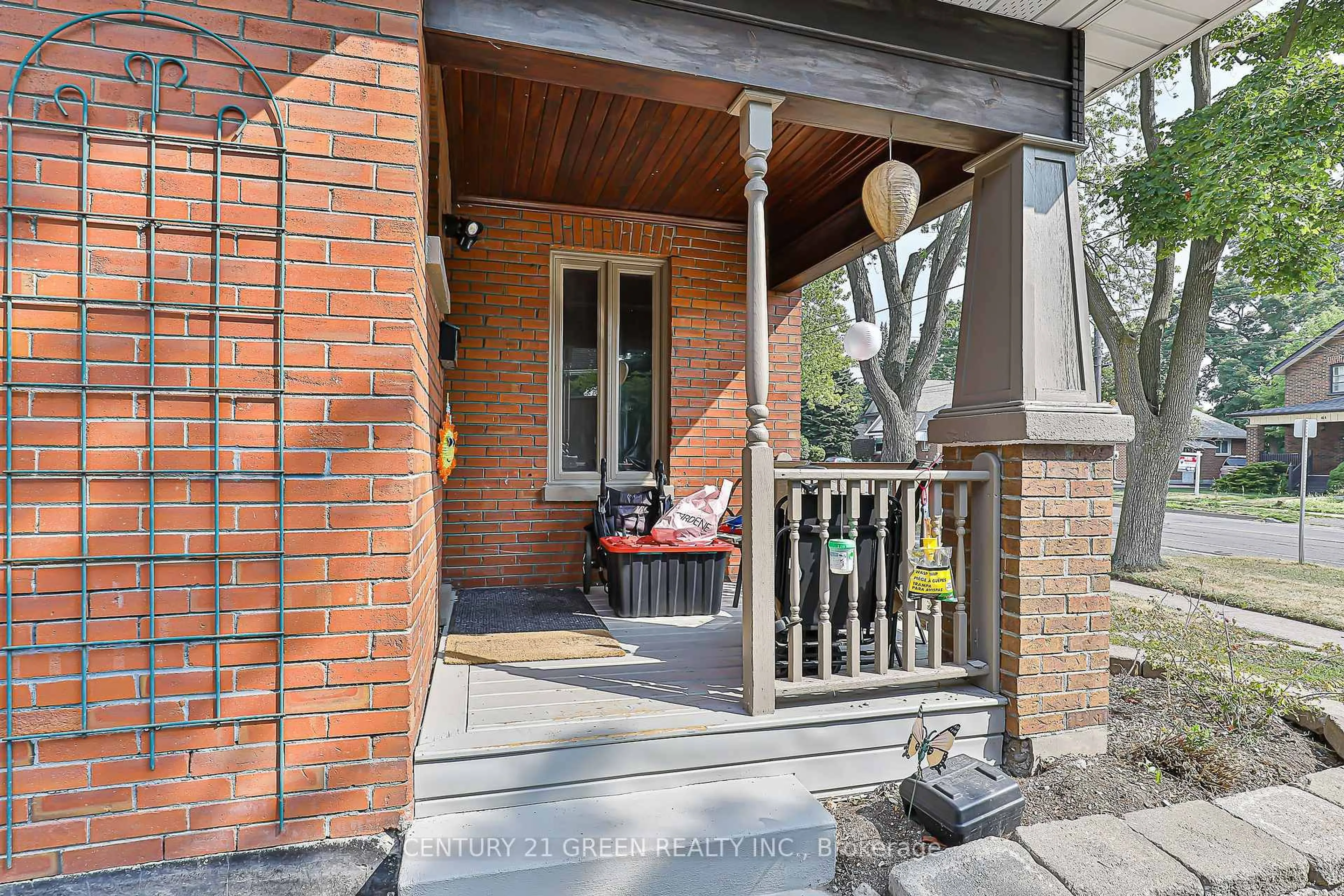Patio, street for 58 Gibbons St, Oshawa Ontario L1J 4X9