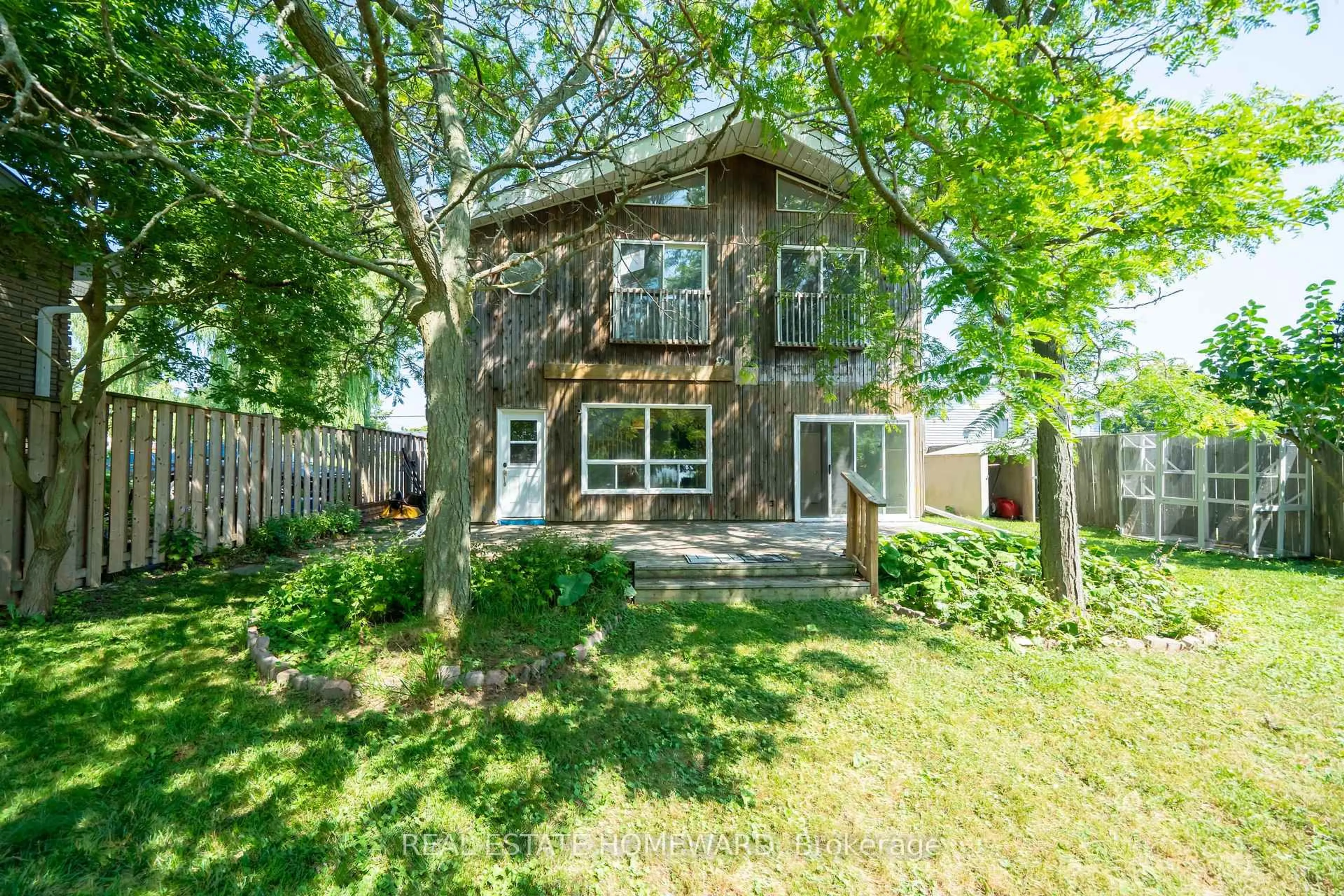 A pic from outside/outdoor area/front of a property/back of a property/a pic from drone, street for 485 Stone St, Oshawa Ontario L1J 1A4