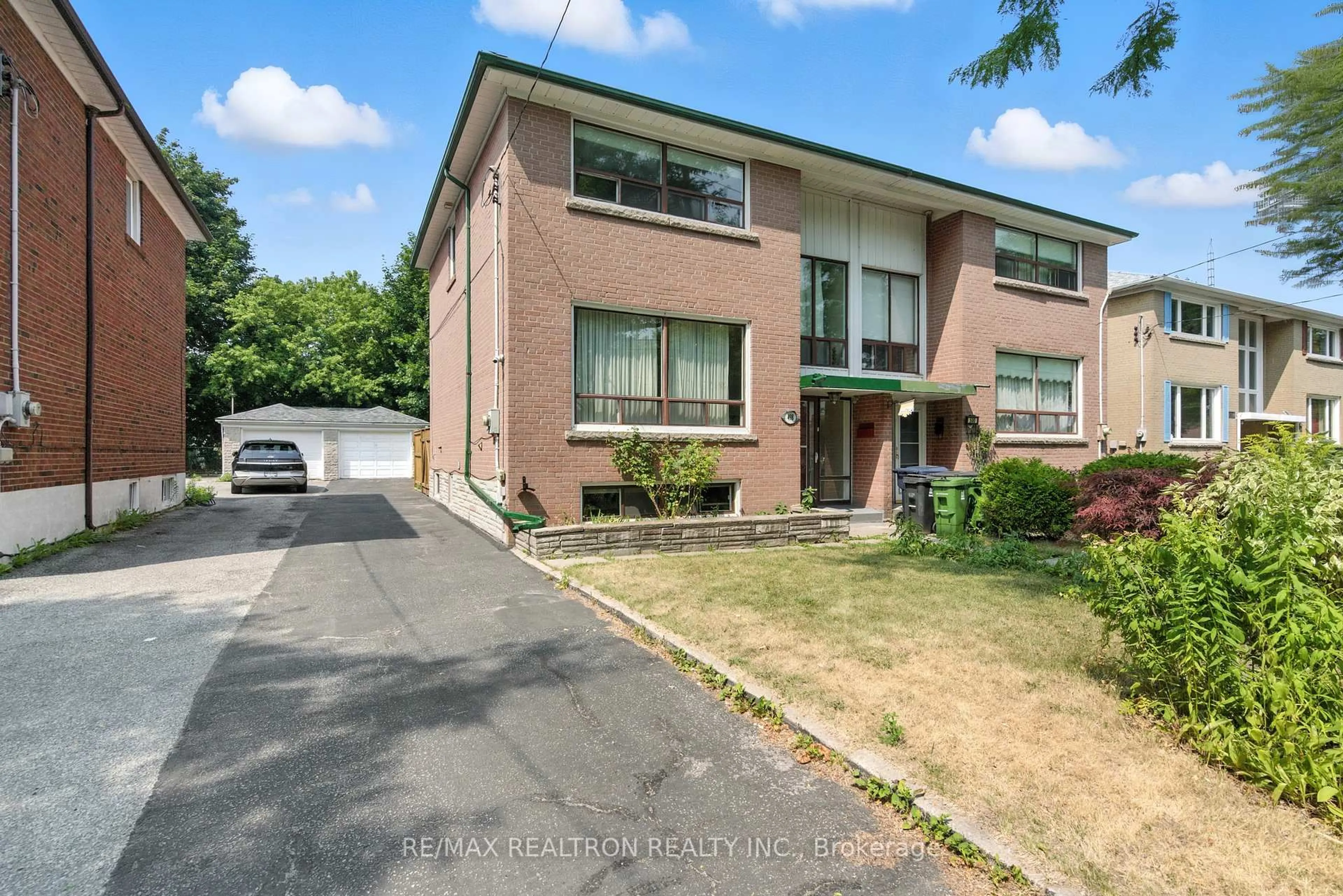 Home with brick exterior material, street for 498 Midland Ave, Toronto Ontario M1N 1T1