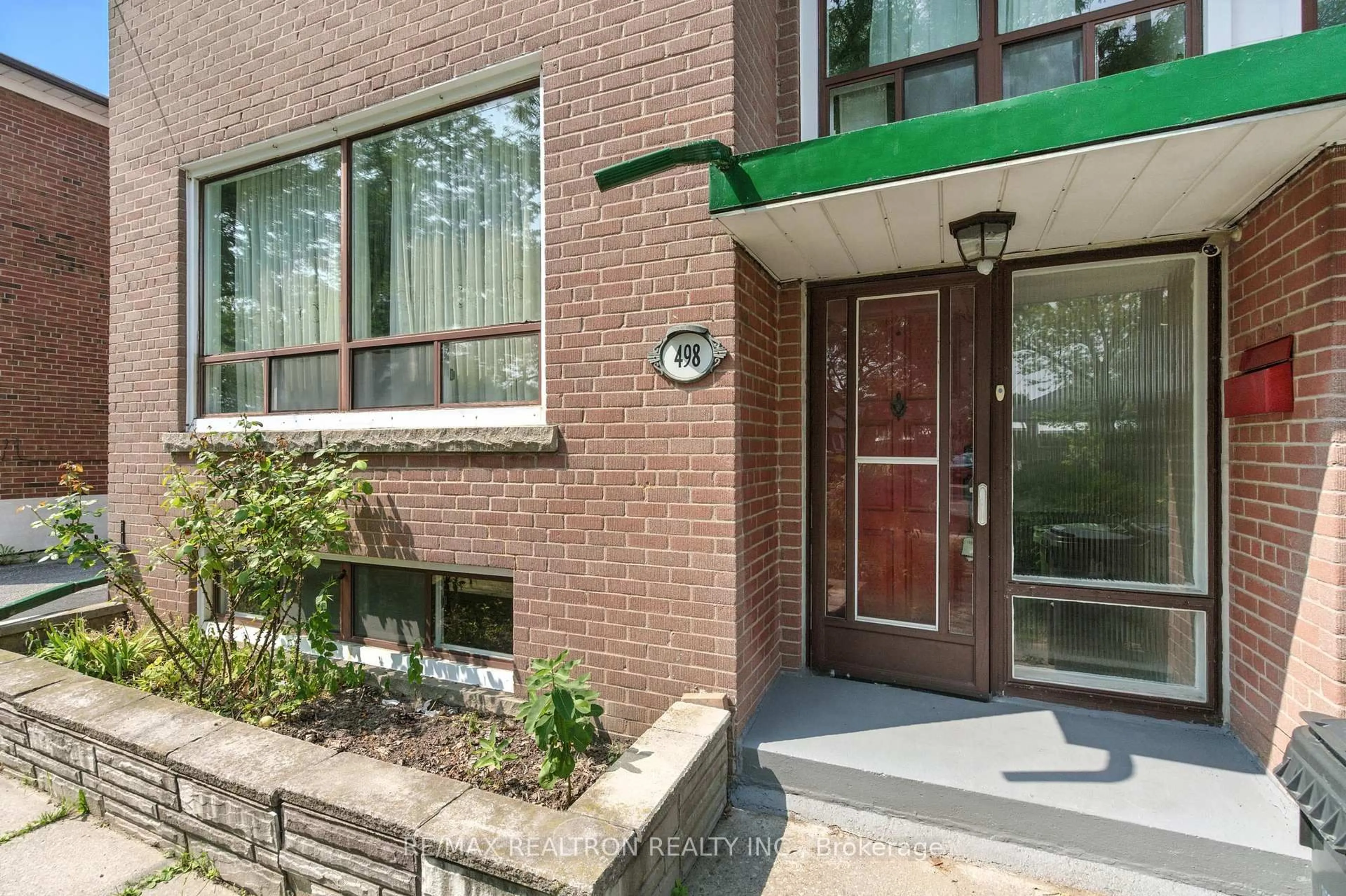 Home with brick exterior material, street for 498 Midland Ave, Toronto Ontario M1N 1T1