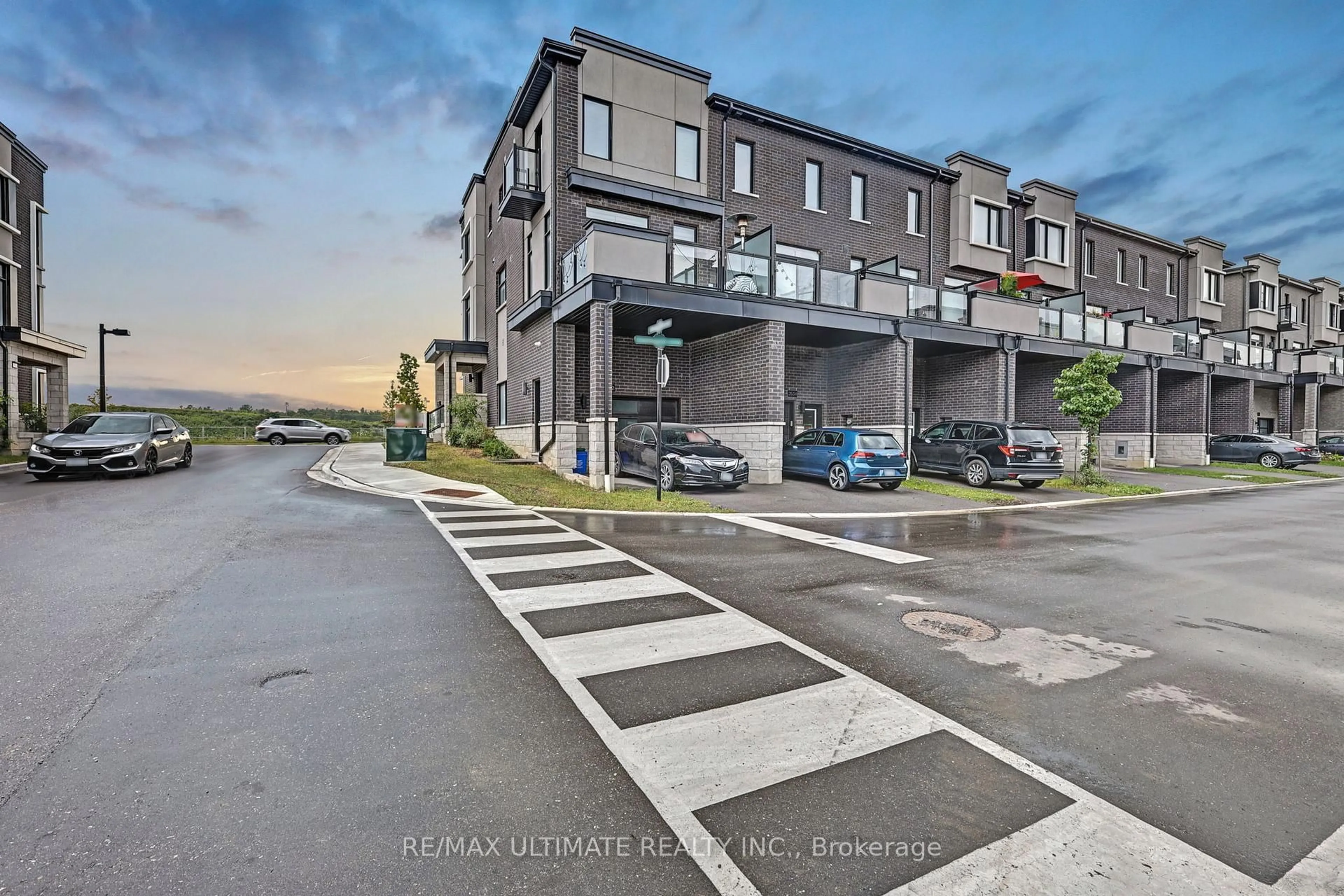 A pic from outside/outdoor area/front of a property/back of a property/a pic from drone, street for 2632 Castlegate Crossing Dr, Pickering Ontario L1X 0H6