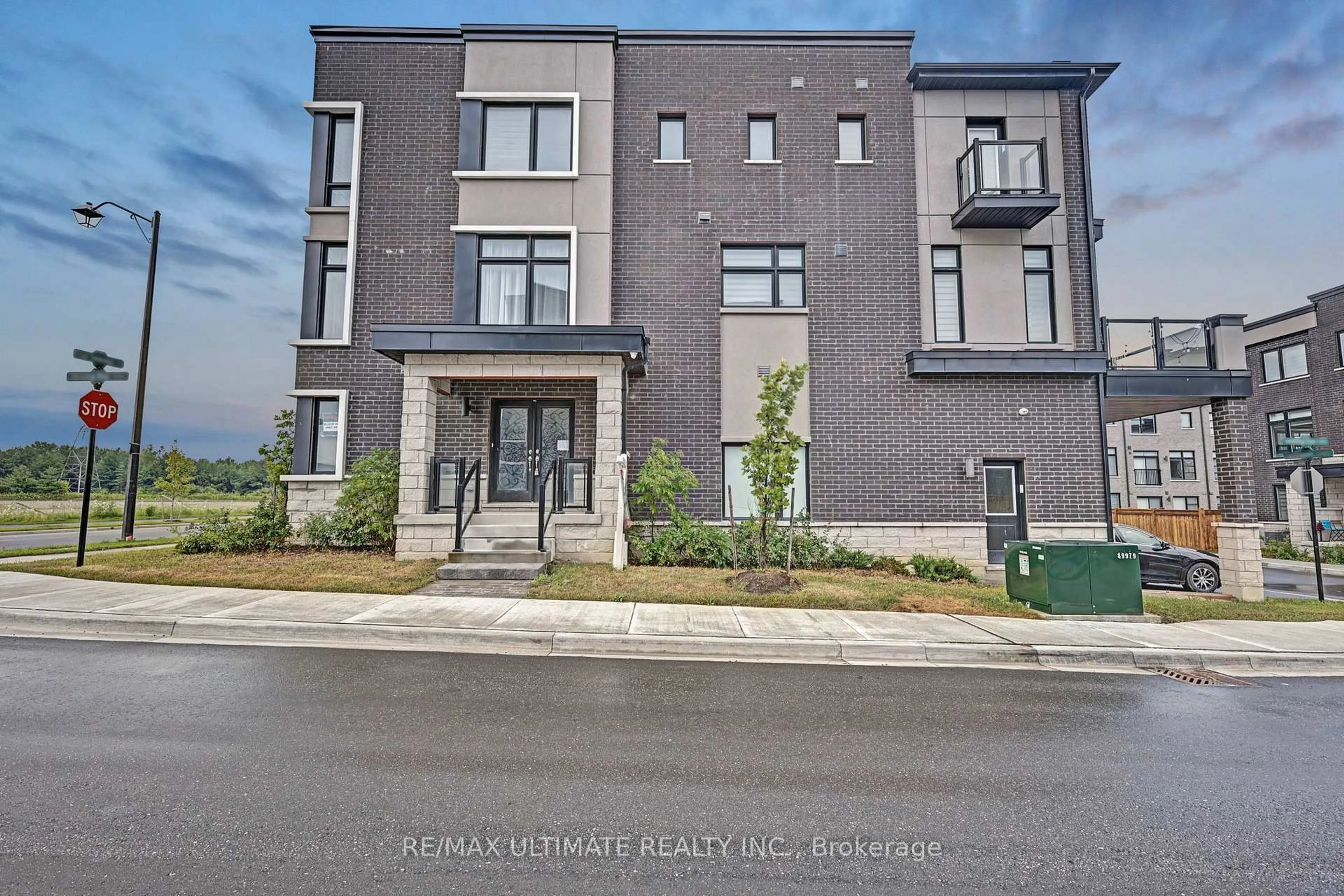 Home with brick exterior material, street for 2632 Castlegate Crossing Dr, Pickering Ontario L1X 0H6