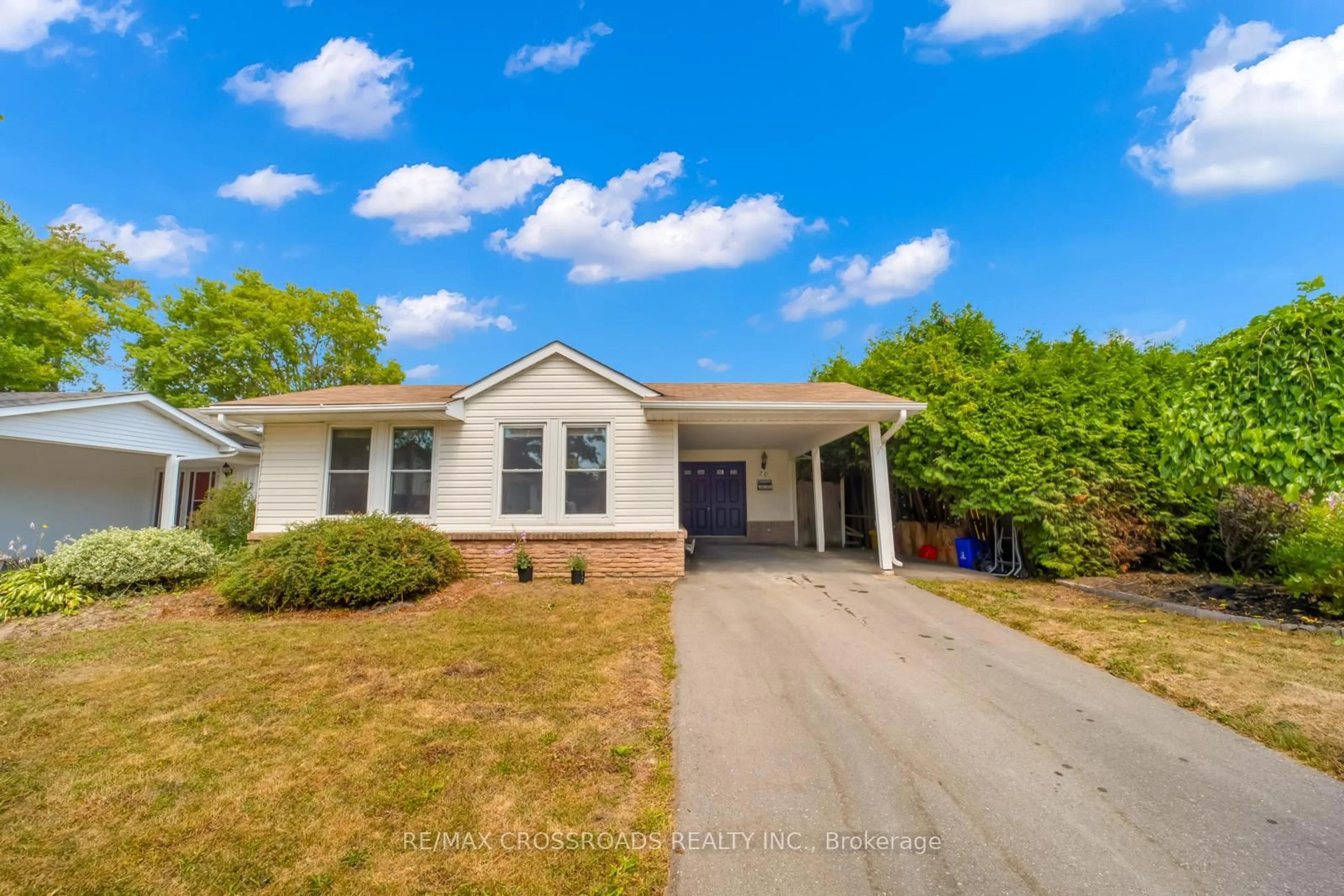 Home with vinyl exterior material, street for 20 Deerpark Cres, Clarington Ontario L1C 3M3