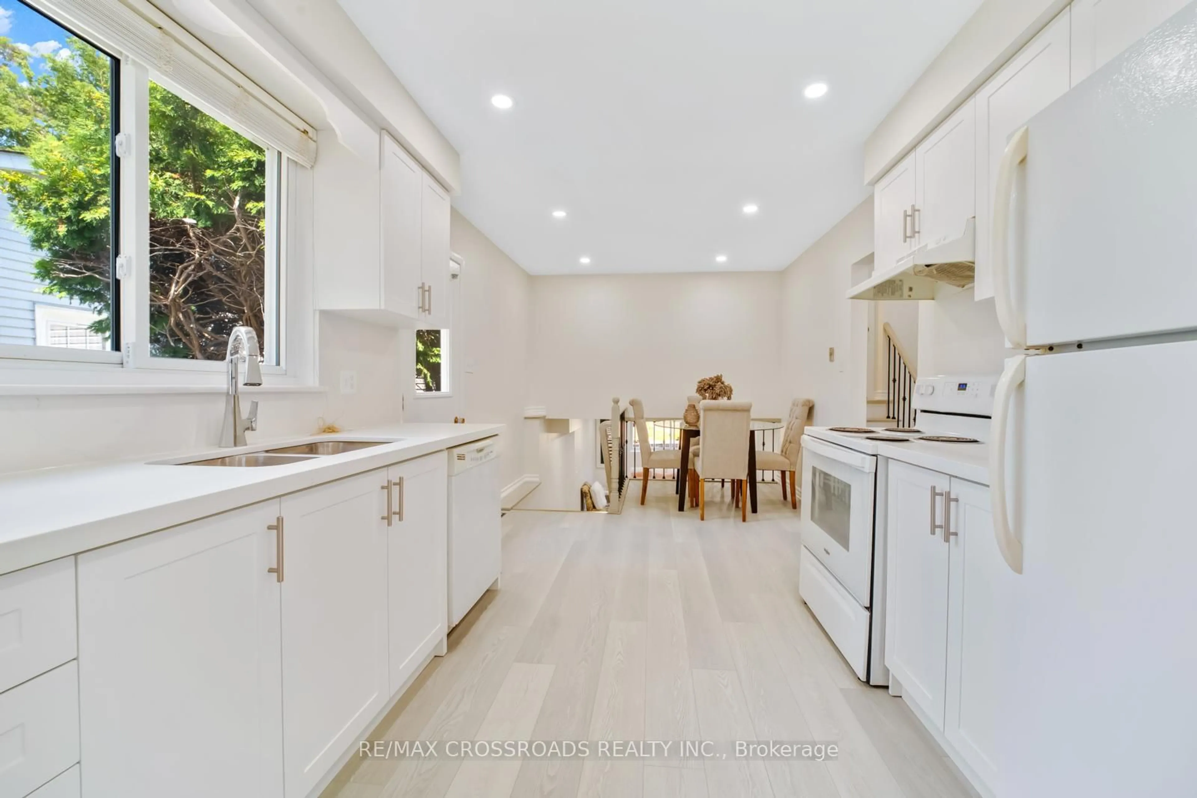 Open concept kitchen, ceramic/tile floor for 20 Deerpark Cres, Clarington Ontario L1C 3M3