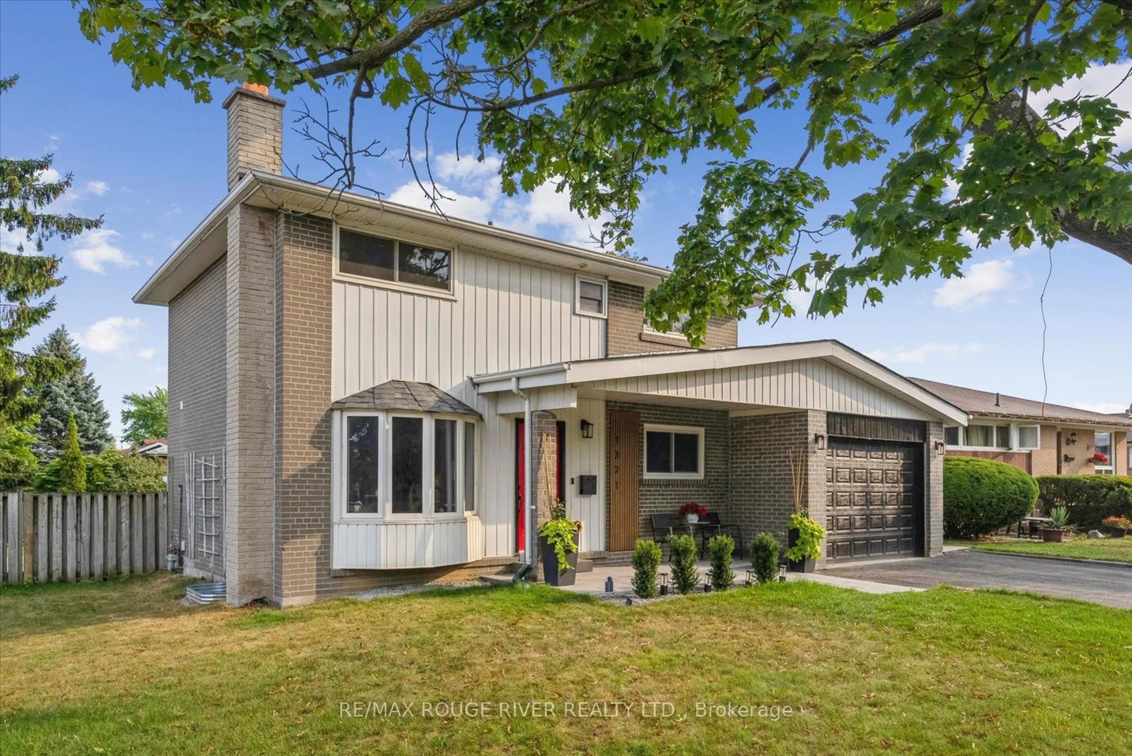Home with vinyl exterior material, street for 1371 Garvolin Ave, Pickering Ontario L1W 1J5