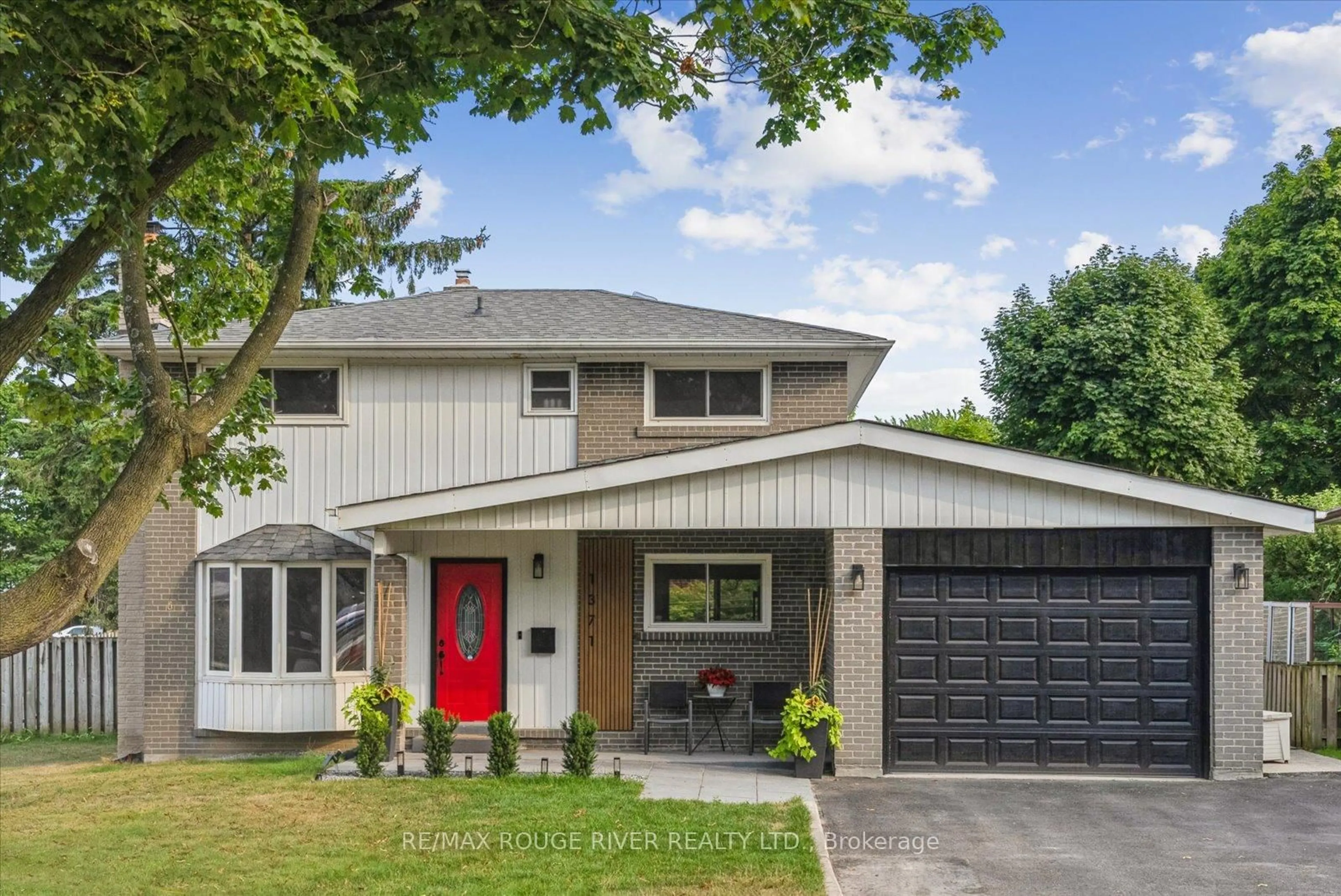 Home with vinyl exterior material, street for 1371 Garvolin Ave, Pickering Ontario L1W 1J5