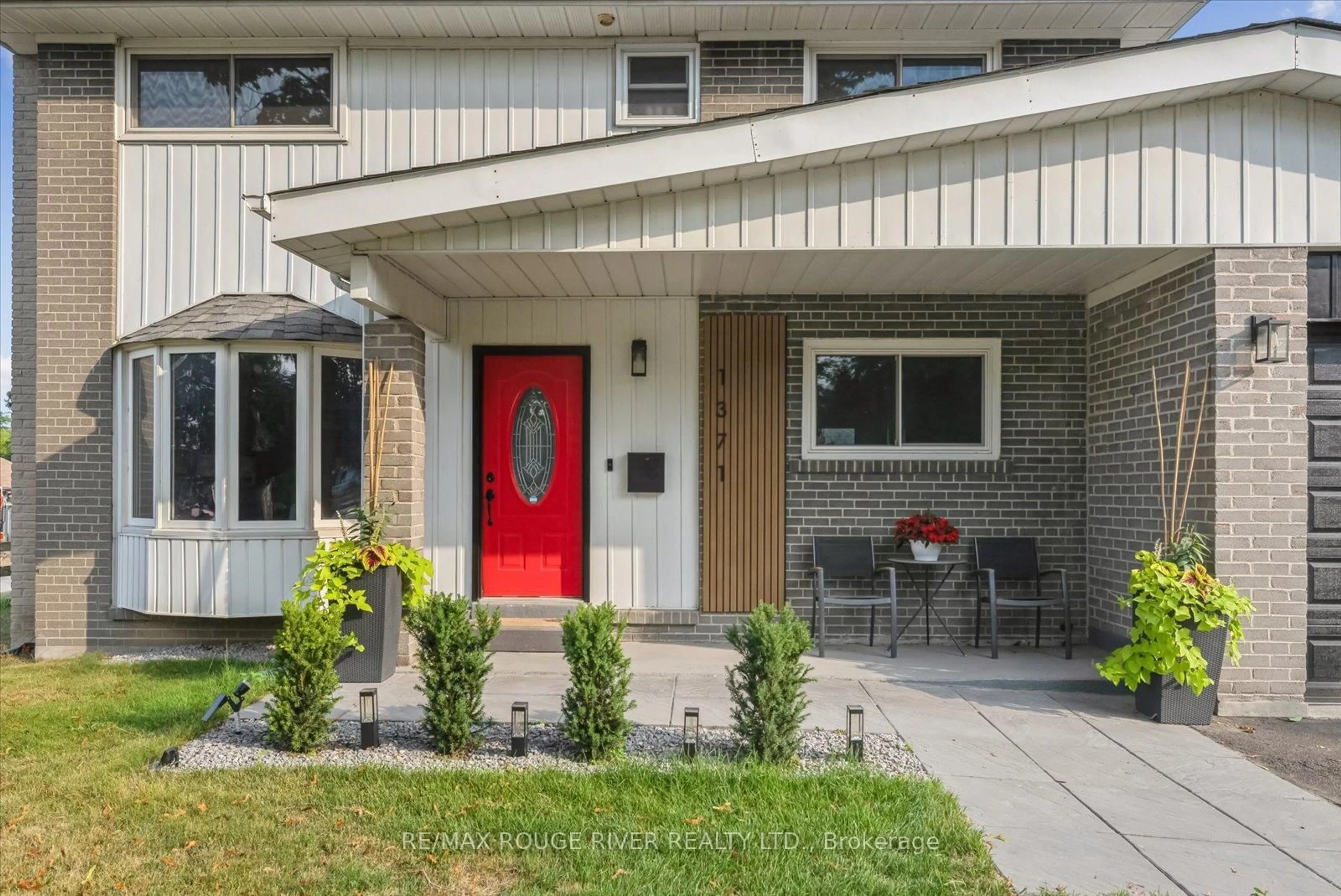 Home with vinyl exterior material, street for 1371 Garvolin Ave, Pickering Ontario L1W 1J5