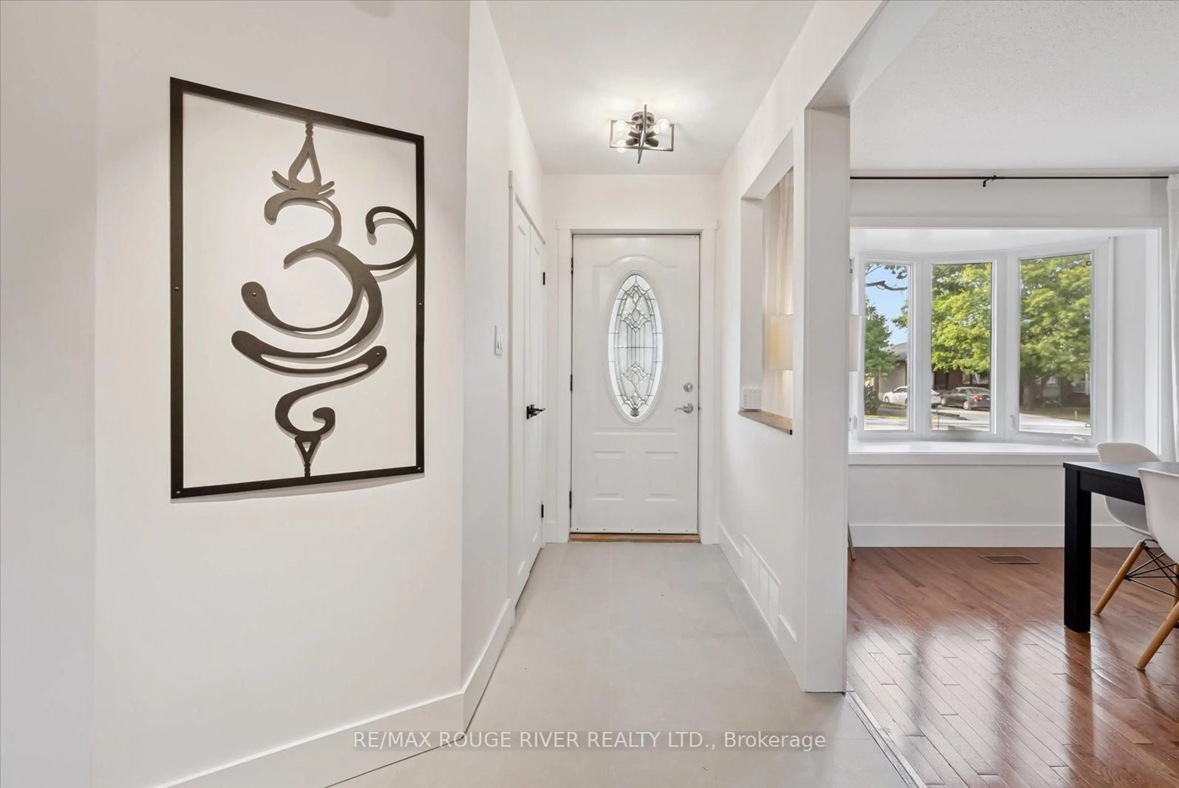 Indoor entryway for 1371 Garvolin Ave, Pickering Ontario L1W 1J5