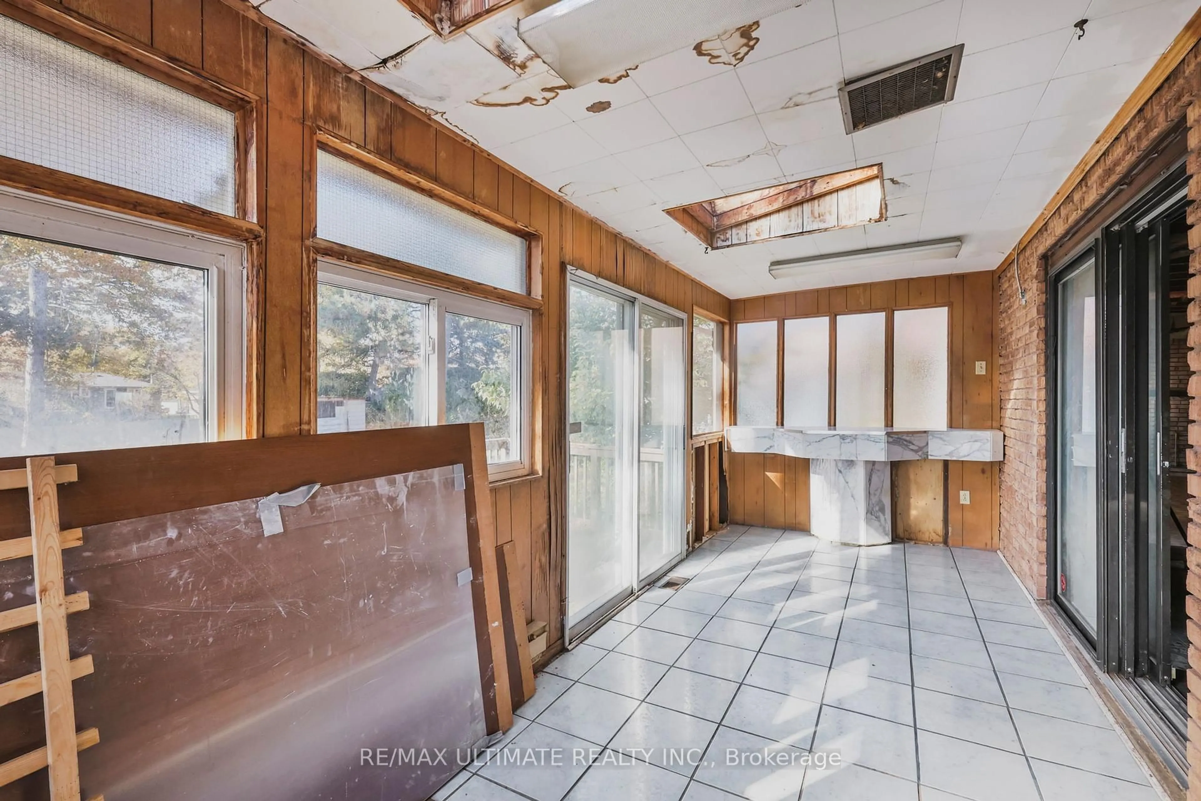 Unknown for 1010 Ritson Rd, Oshawa Ontario L1G 6Z5