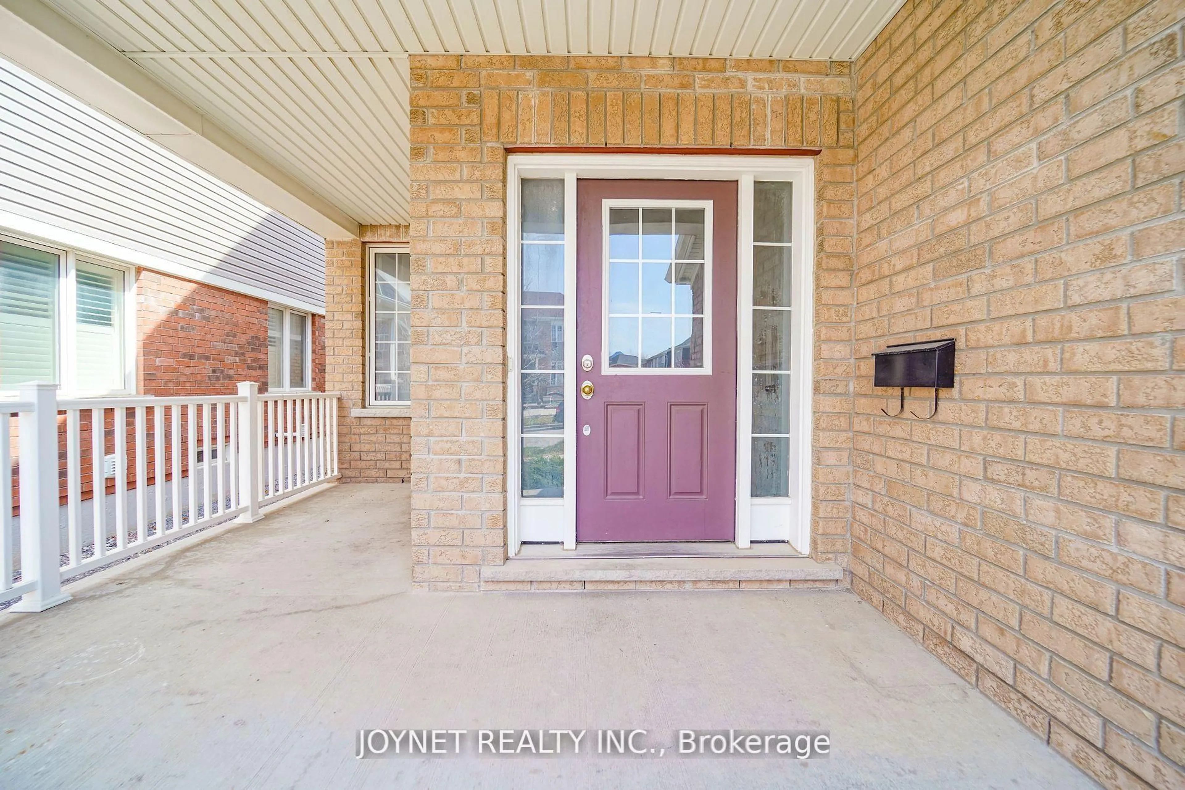 Indoor entryway for 1721 Frederick Mason Dr, Oshawa Ontario L1K 0X5