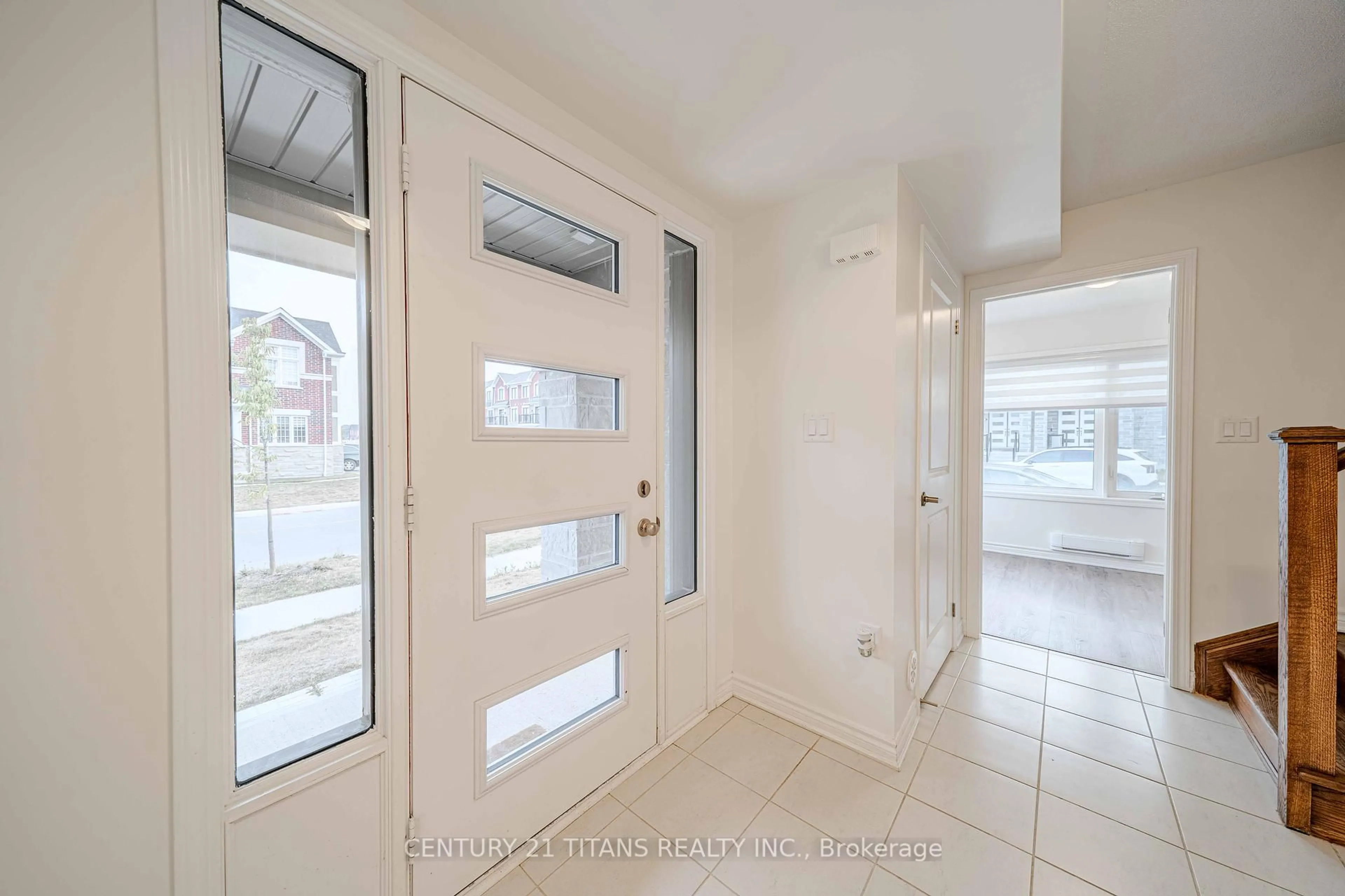 Indoor entryway for 3321 Thunderbird Prom, Pickering Ontario L1X 0N4