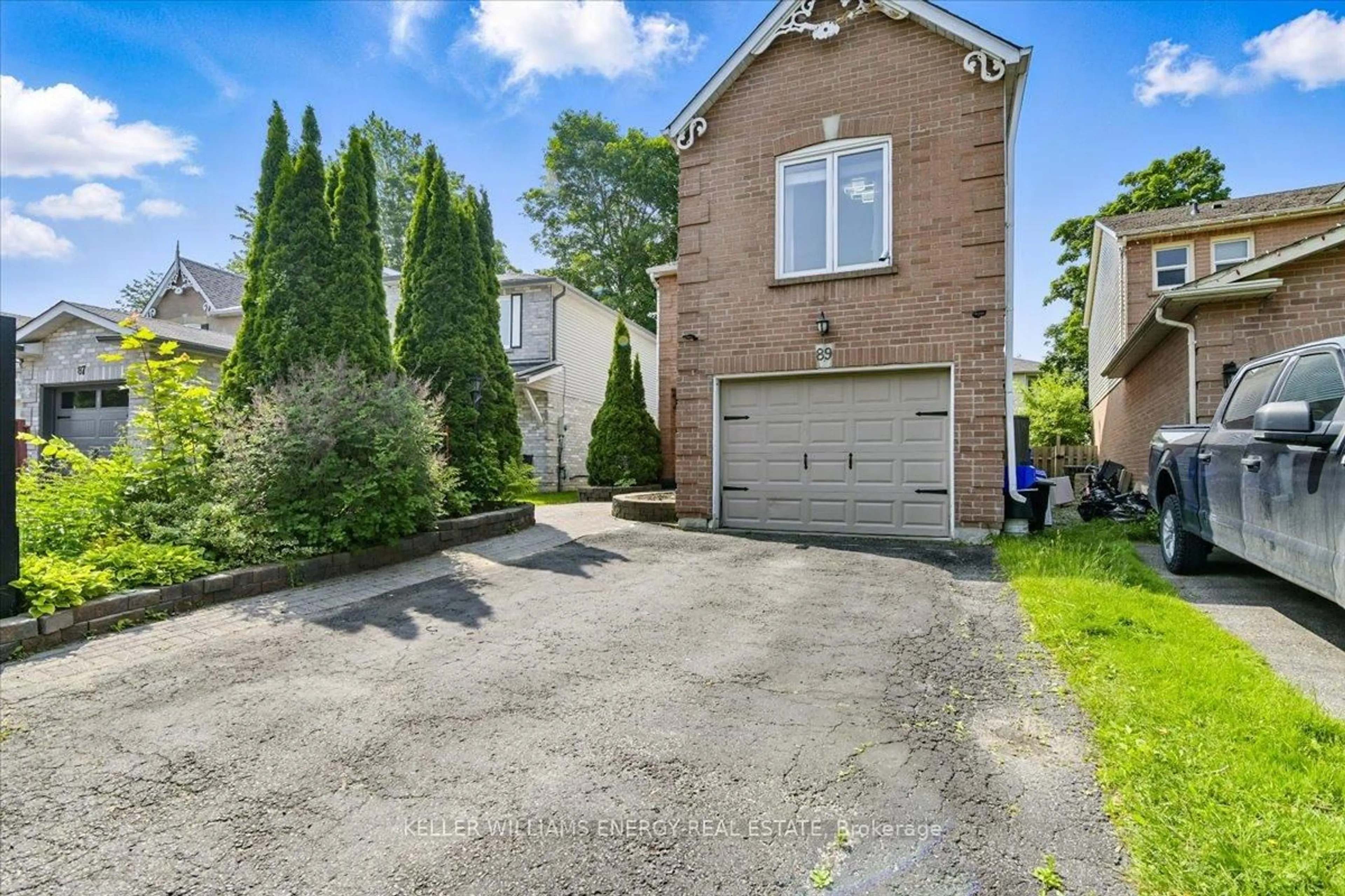 A pic from outside/outdoor area/front of a property/back of a property/a pic from drone, street for 89 Yorkville Dr, Clarington Ontario L1E 2A6