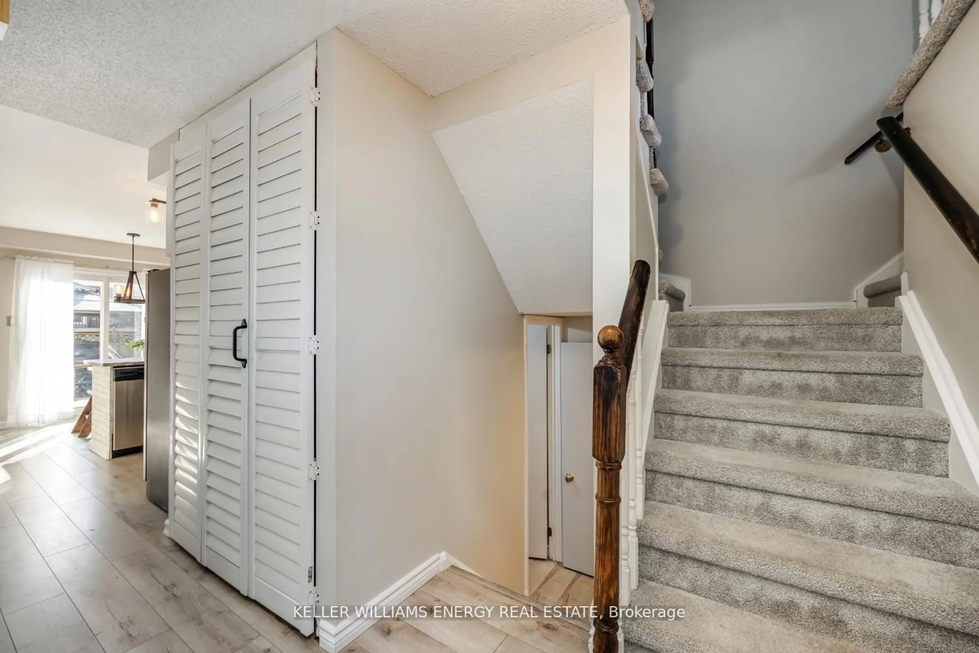 Indoor entryway for 89 Yorkville Dr, Clarington Ontario L1E 2A6