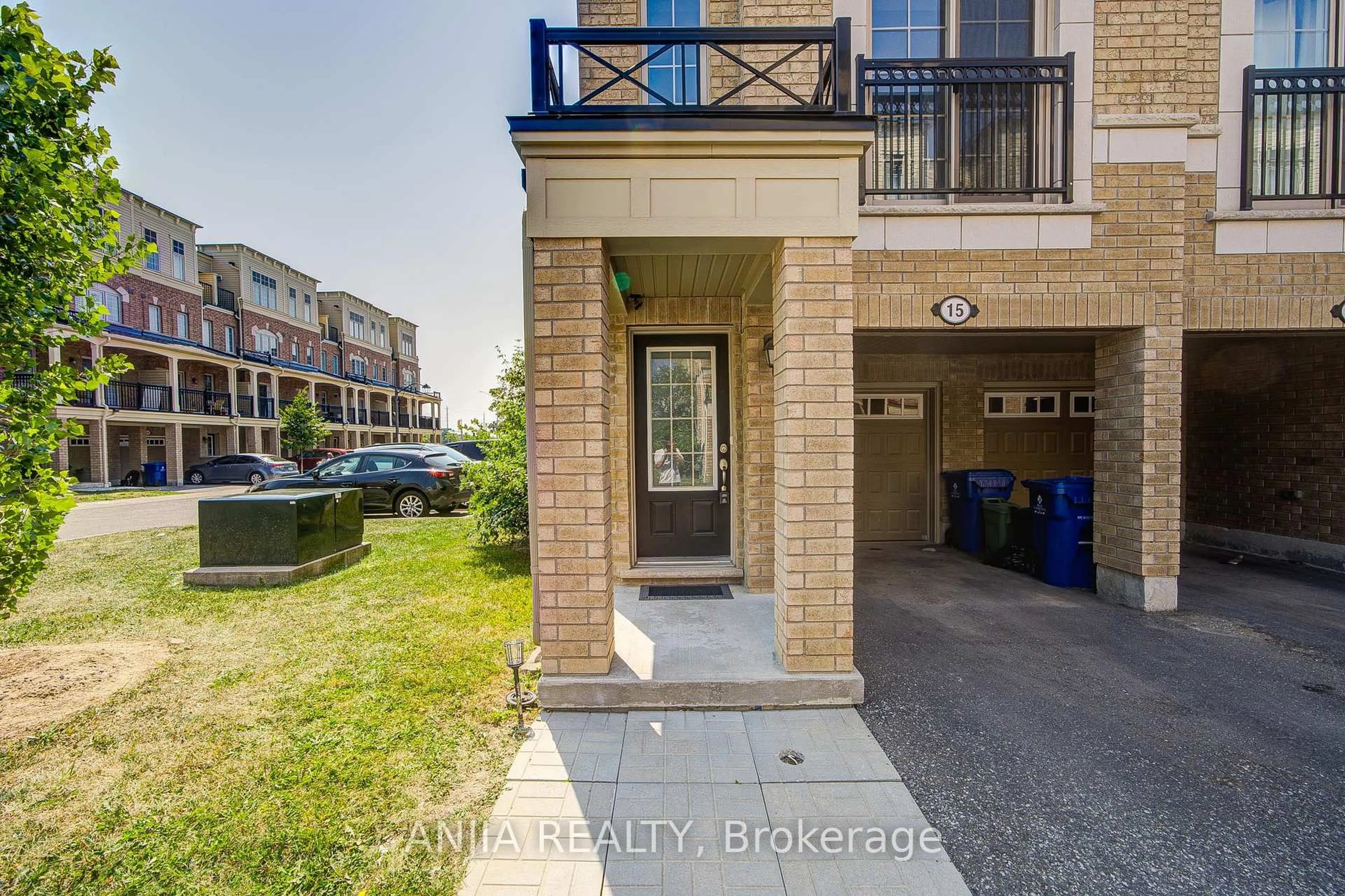 A pic from outside/outdoor area/front of a property/back of a property/a pic from drone, unknown for 15 Filly Path #446, Oshawa Ontario L1L 0K8