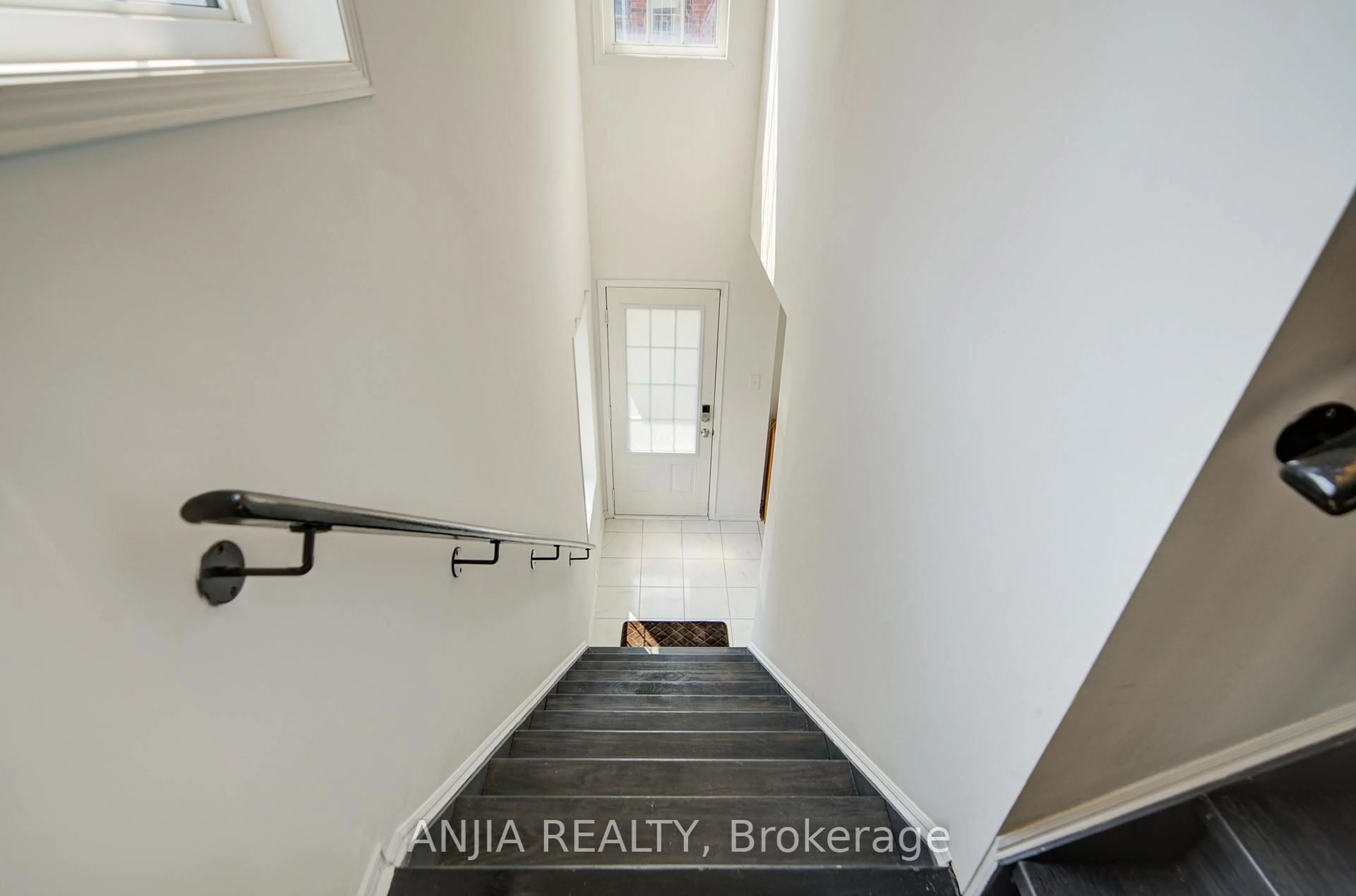 Indoor entryway for 15 Filly Path #446, Oshawa Ontario L1L 0K8