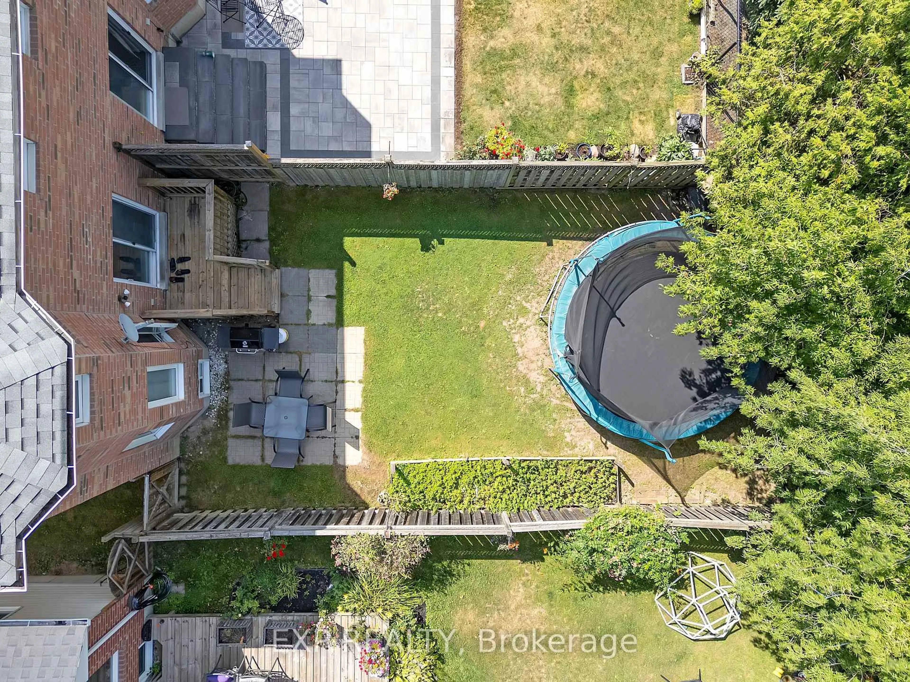 A pic from outside/outdoor area/front of a property/back of a property/a pic from drone, city buildings view from balcony for 212 Shadow Pl, Pickering Ontario L1V 7H6
