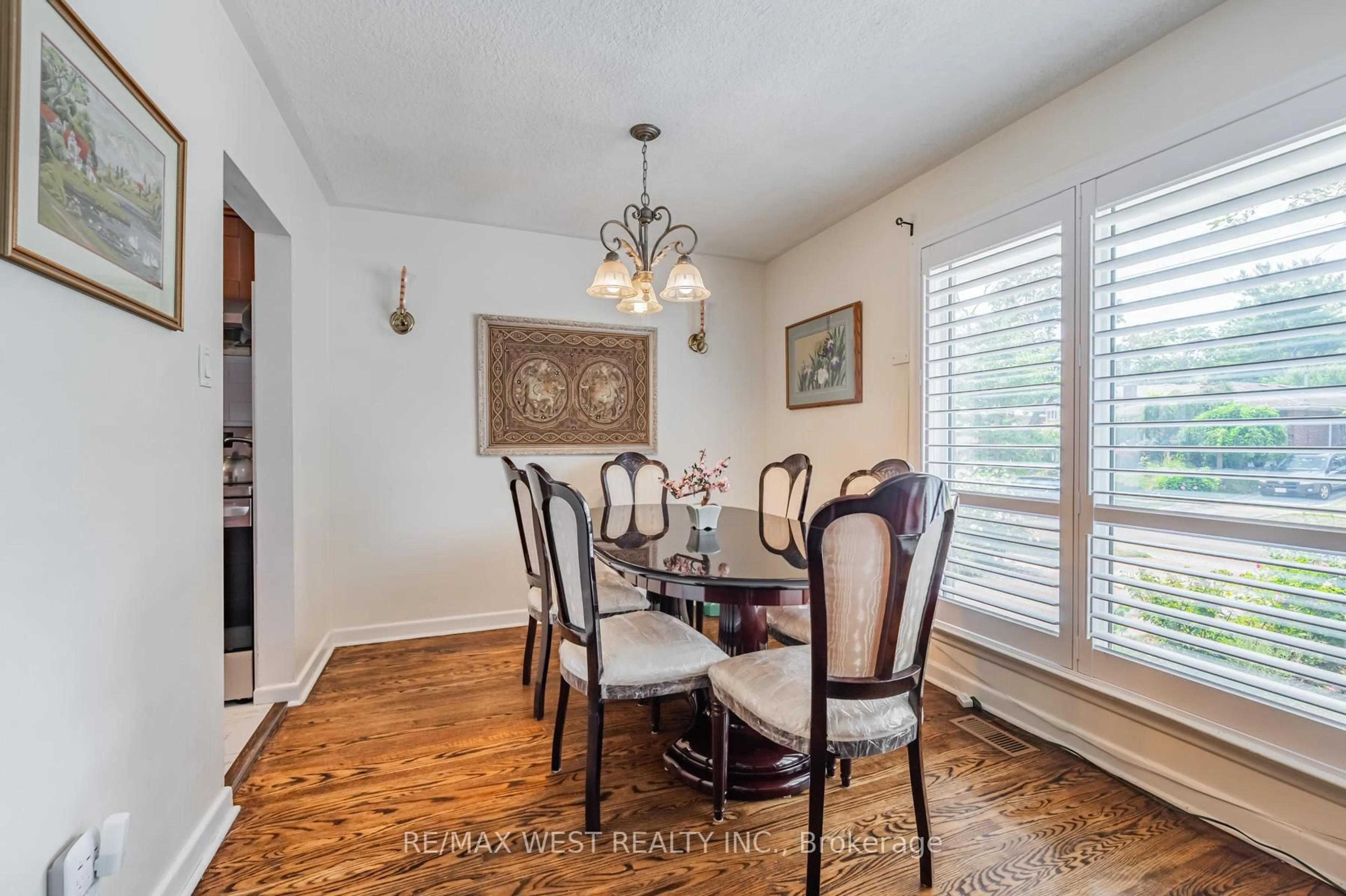Dining room, wood/laminate floor for 54 Medley Cres, Toronto Ontario M1J 1Y3