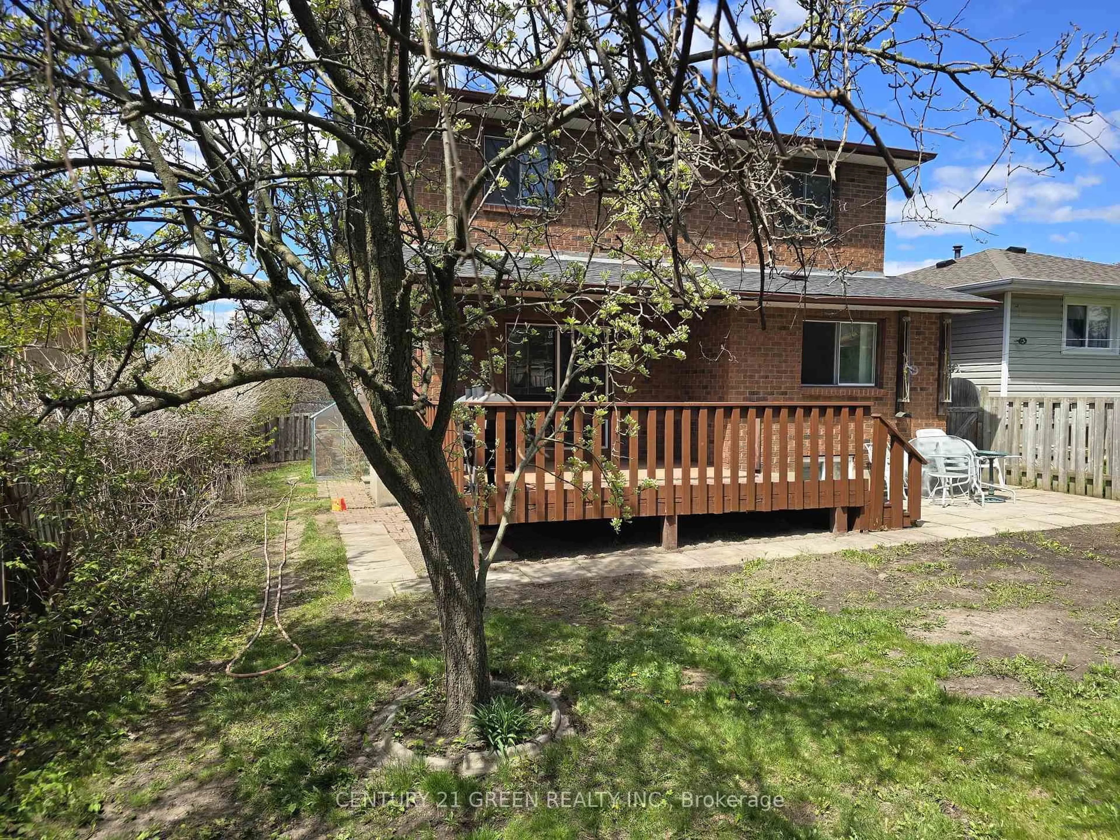 A pic from outside/outdoor area/front of a property/back of a property/a pic from drone, unknown for 719 Keates Ave, Oshawa Ontario L1H 7Y3
