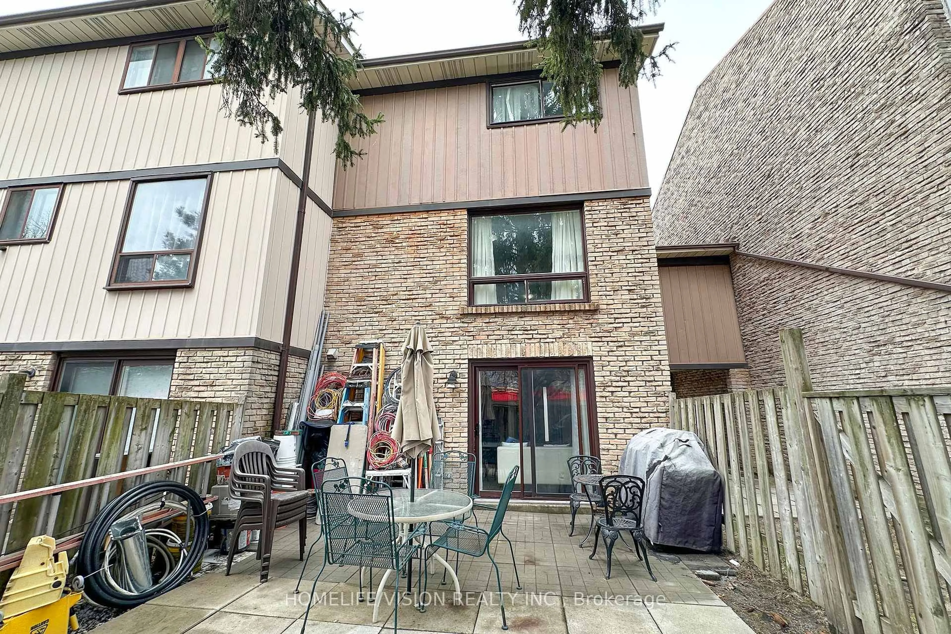 Patio, street for 221 Ormond Dr #39, Oshawa Ontario L1G 6T7