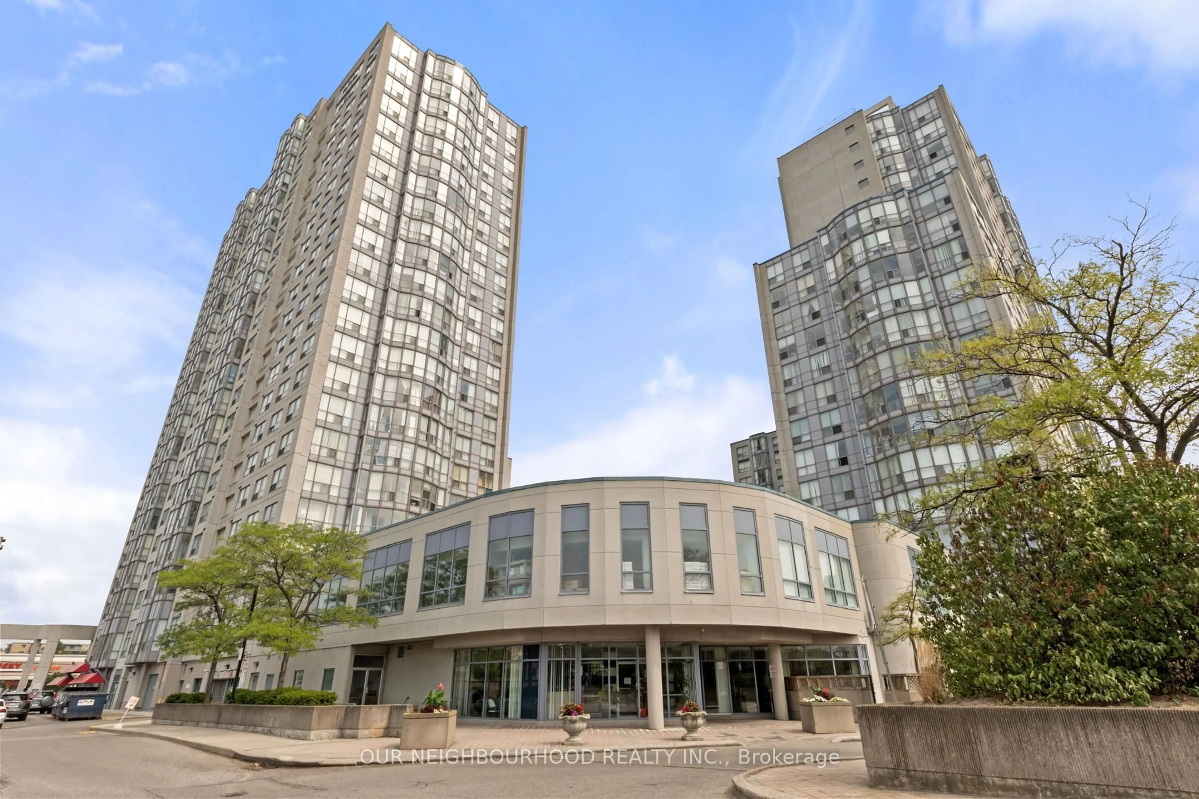 Patio, building for 1470 Midland Ave #2305, Toronto Ontario M1P 4Z4