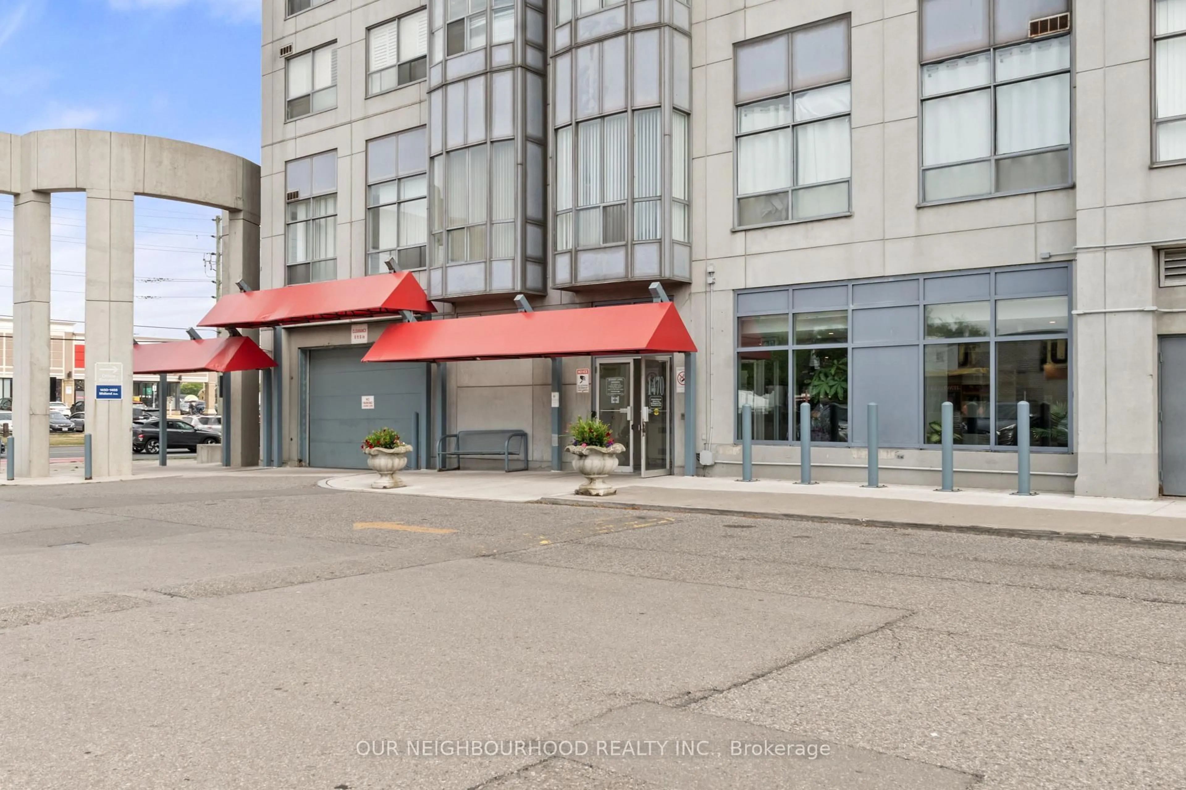 Patio, building for 1470 Midland Ave #2305, Toronto Ontario M1P 4Z4