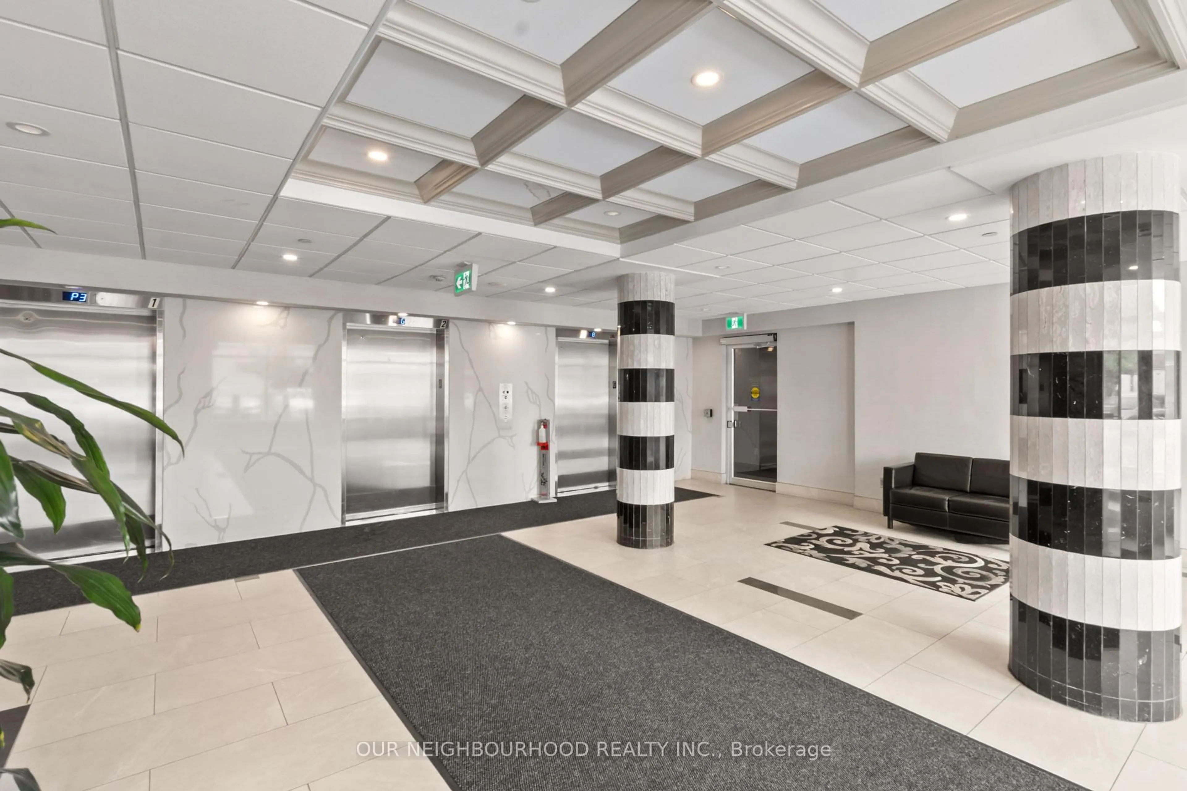 Indoor foyer for 1470 Midland Ave #2305, Toronto Ontario M1P 4Z4