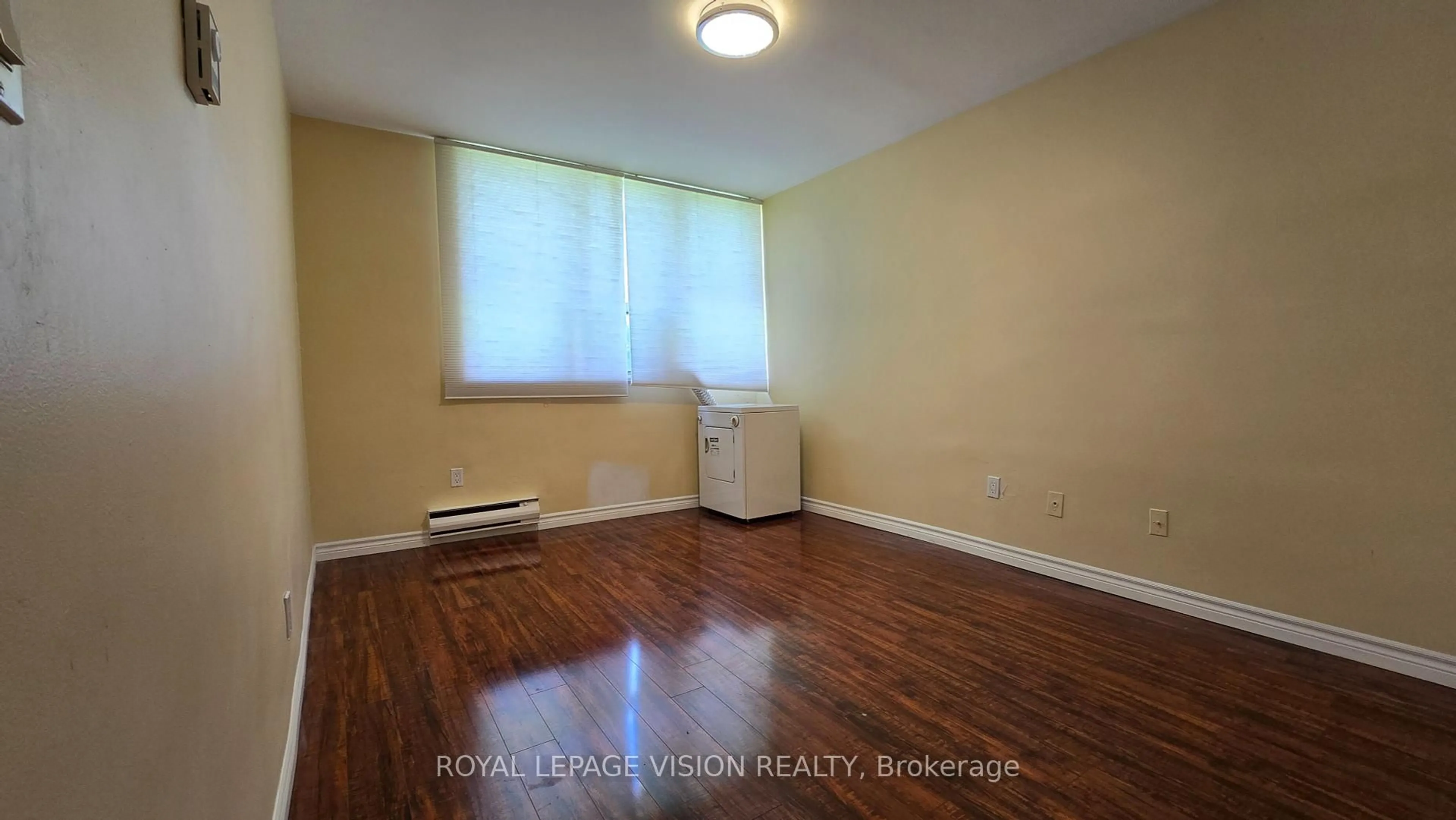 A pic of a room for 10 Crescent Town Rd #304, Toronto Ontario M4C 5L3