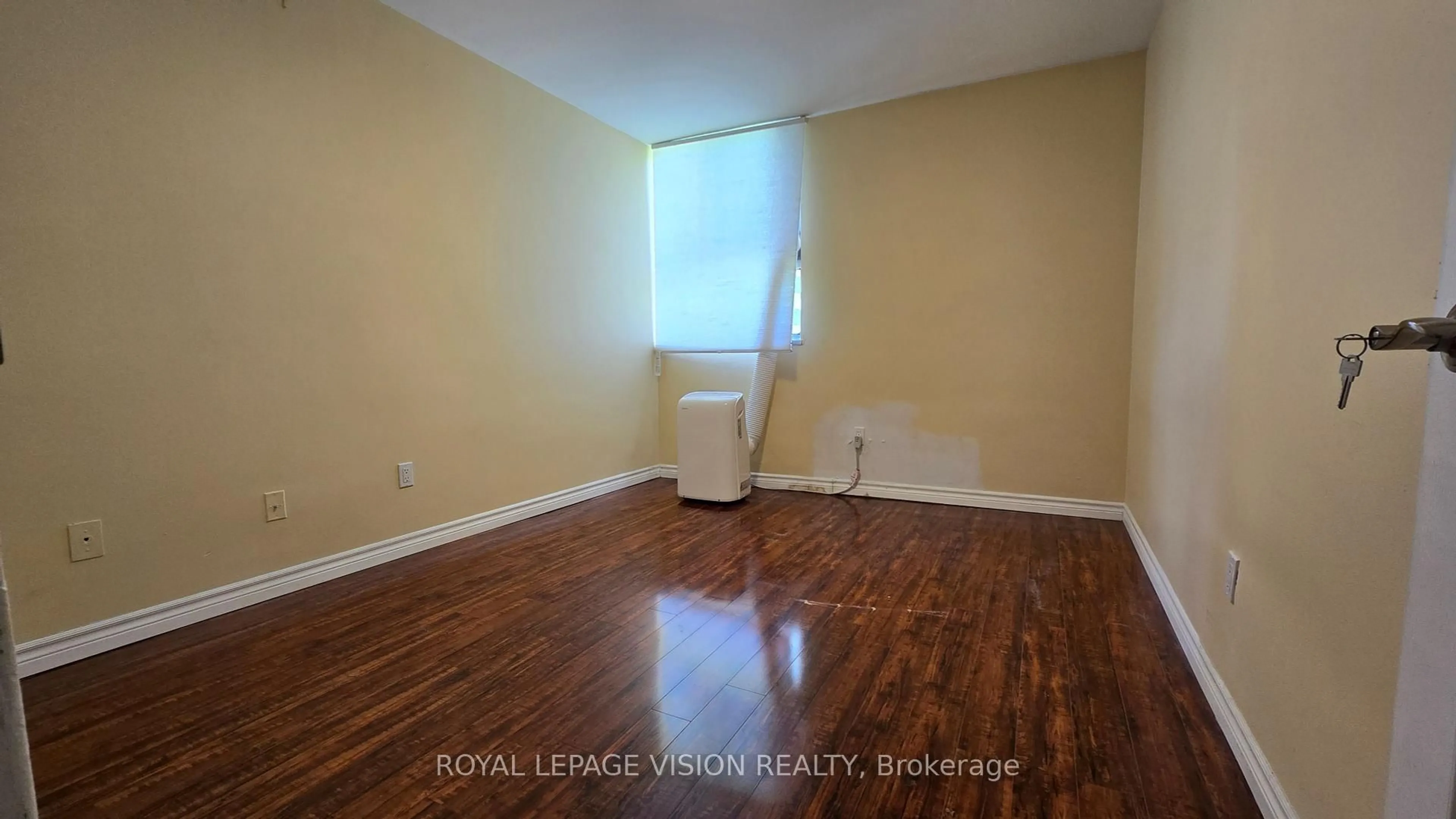 A pic of a room for 10 Crescent Town Rd #304, Toronto Ontario M4C 5L3