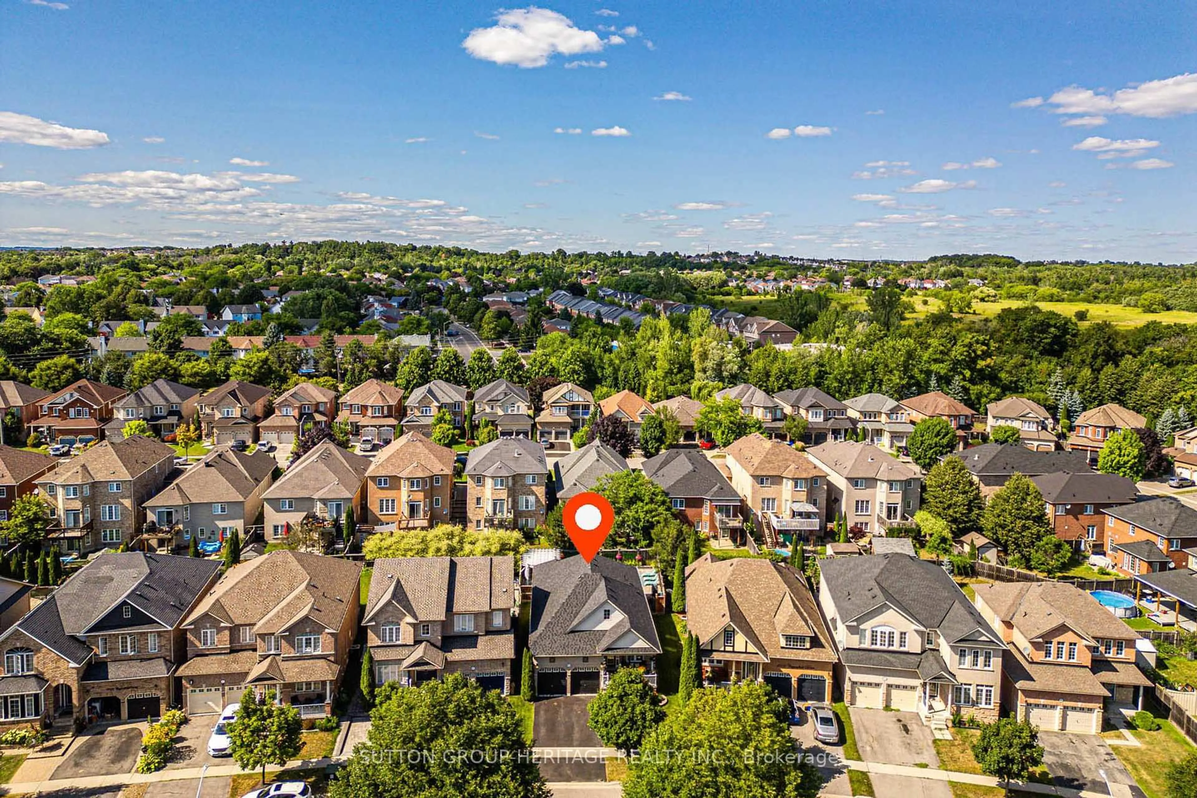 A pic from outside/outdoor area/front of a property/back of a property/a pic from drone, city buildings view from balcony for 1009 Copperfield Dr, Oshawa Ontario L1K 3C4