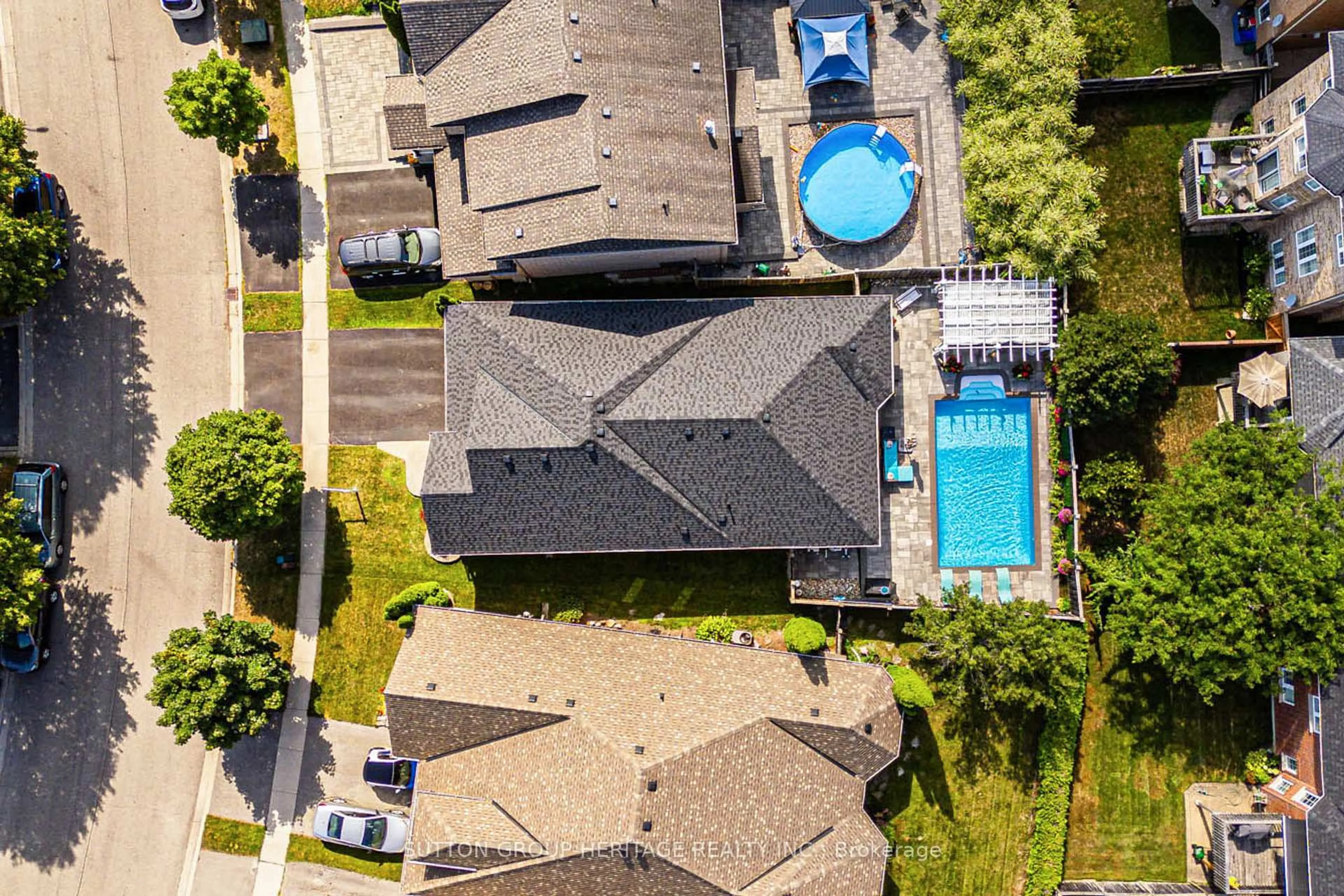 A pic from outside/outdoor area/front of a property/back of a property/a pic from drone, street for 1009 Copperfield Dr, Oshawa Ontario L1K 3C4