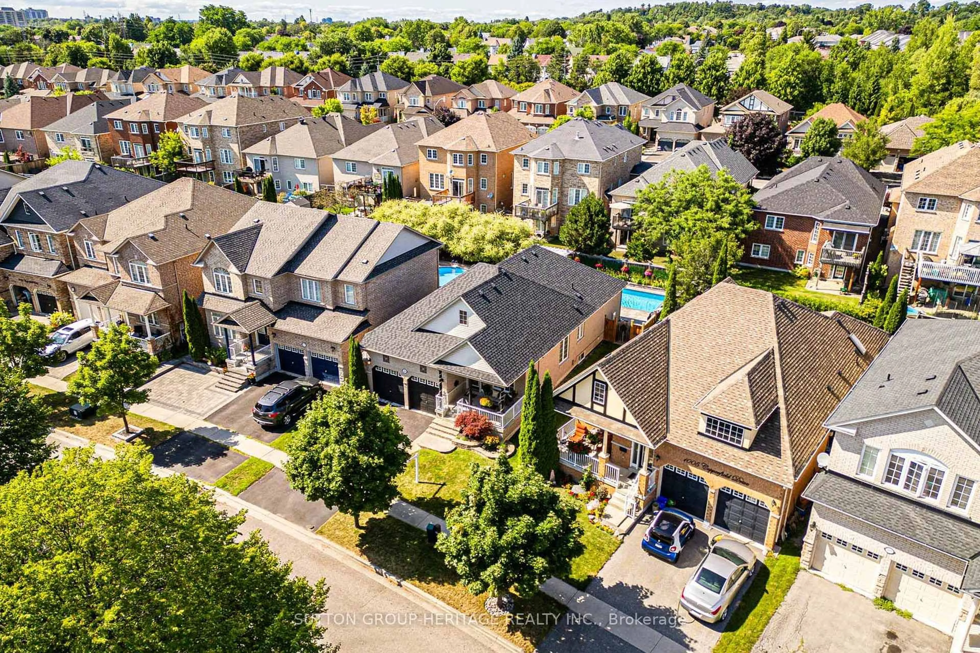 A pic from outside/outdoor area/front of a property/back of a property/a pic from drone, street for 1009 Copperfield Dr, Oshawa Ontario L1K 3C4