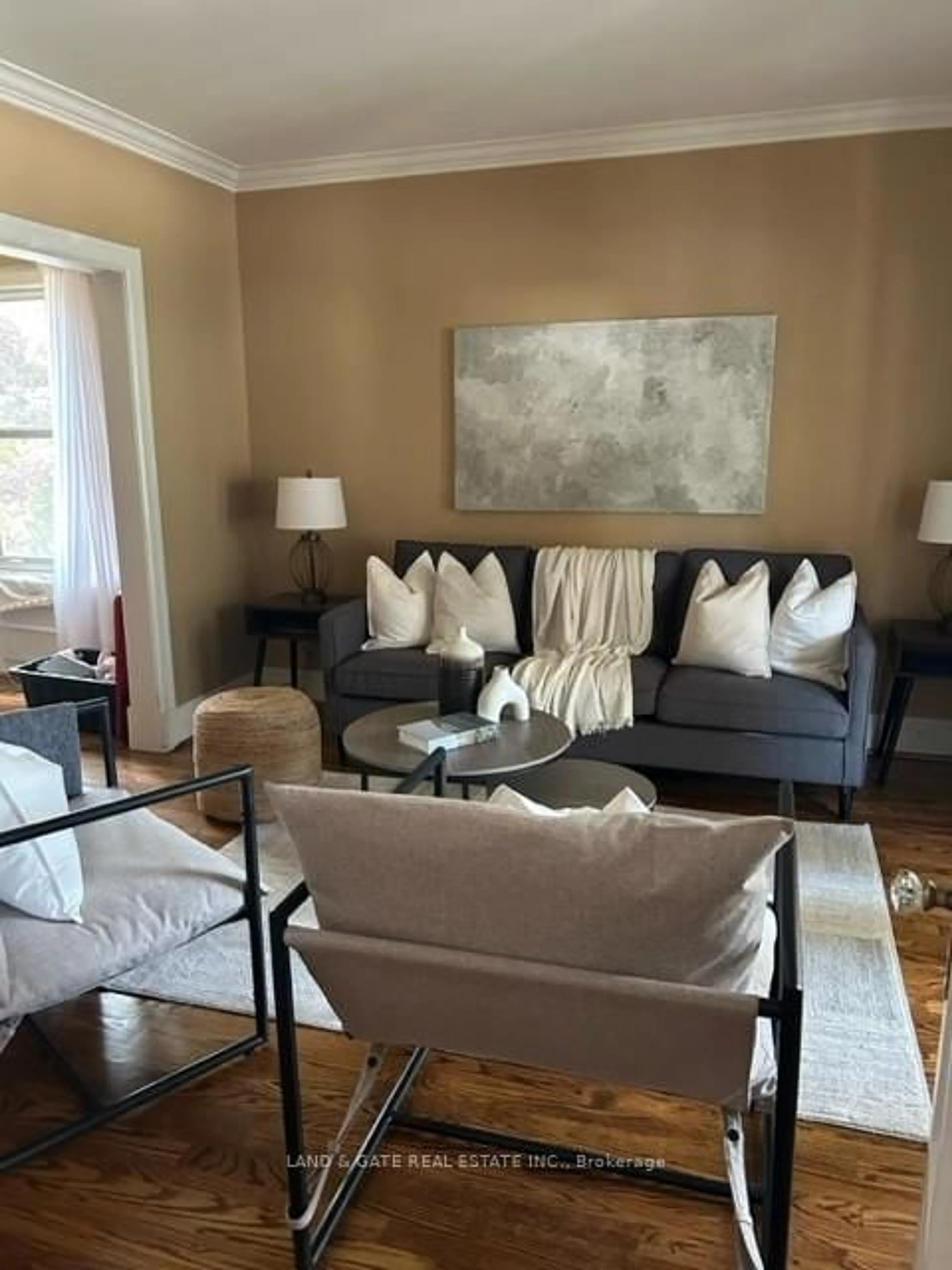 Living room with furniture, unknown for 148 Pine St, Whitby Ontario L1N 3X2