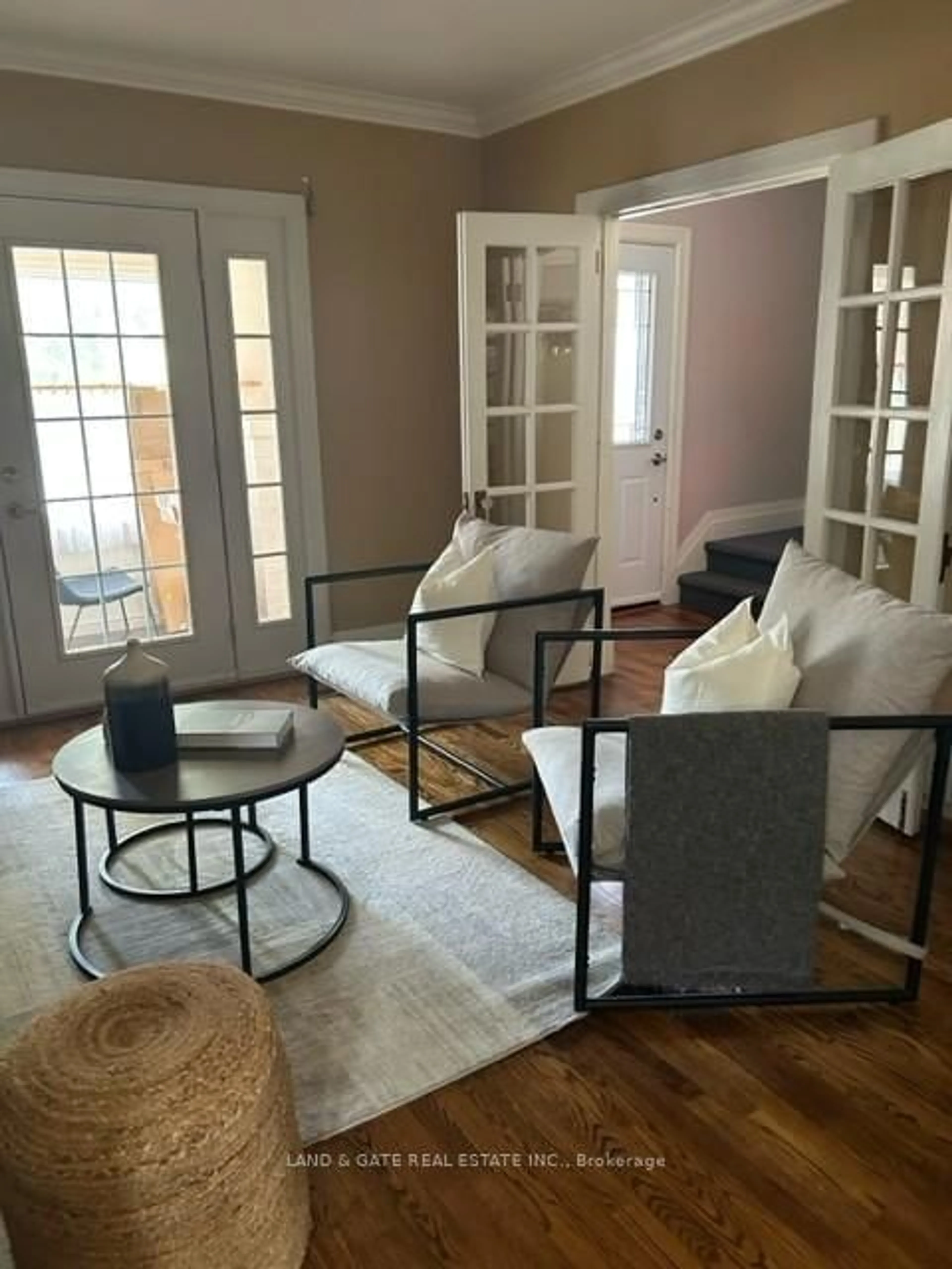 Living room with furniture, unknown for 148 Pine St, Whitby Ontario L1N 3X2