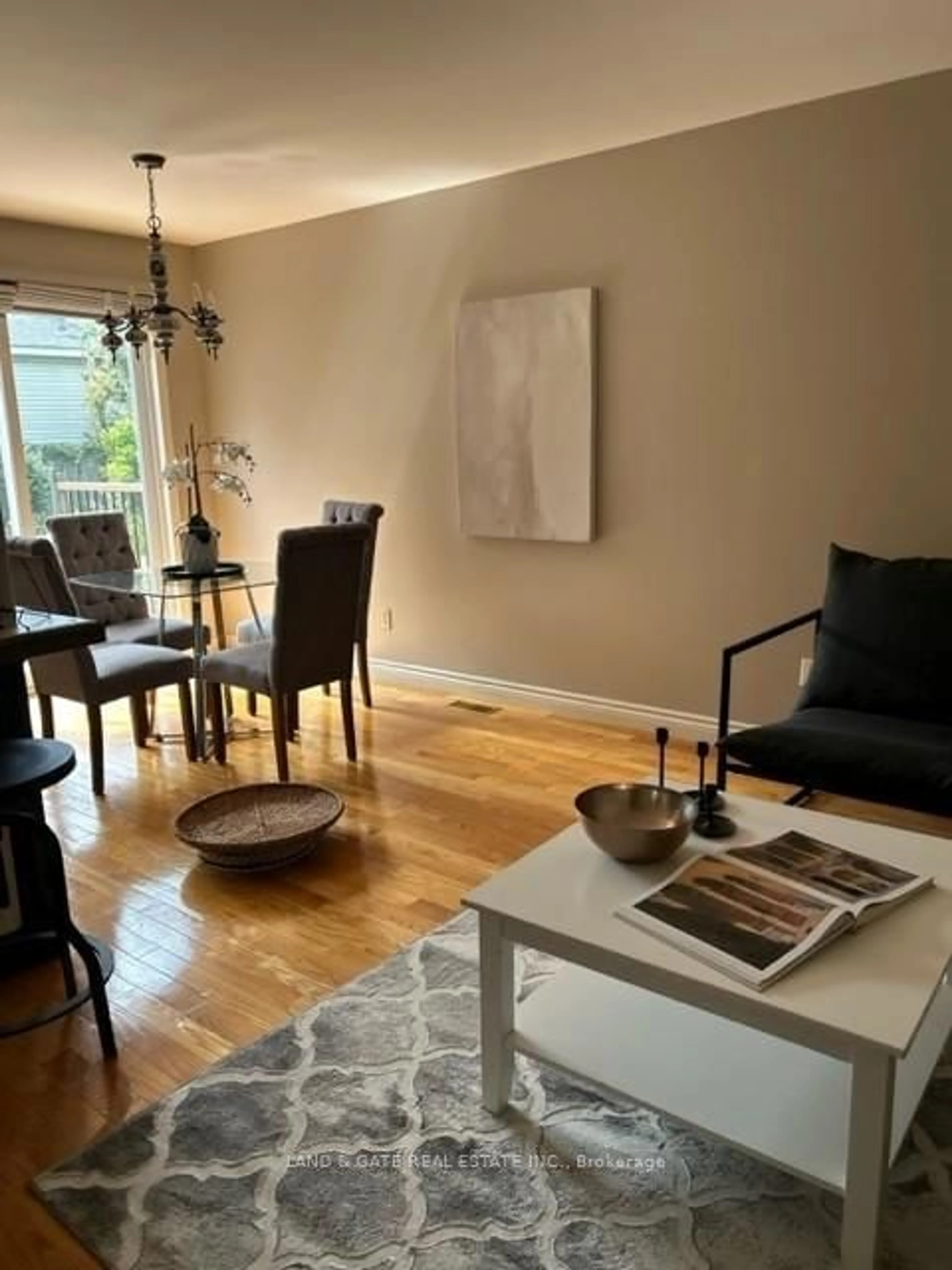 Living room with furniture, wood/laminate floor for 148 Pine St, Whitby Ontario L1N 3X2