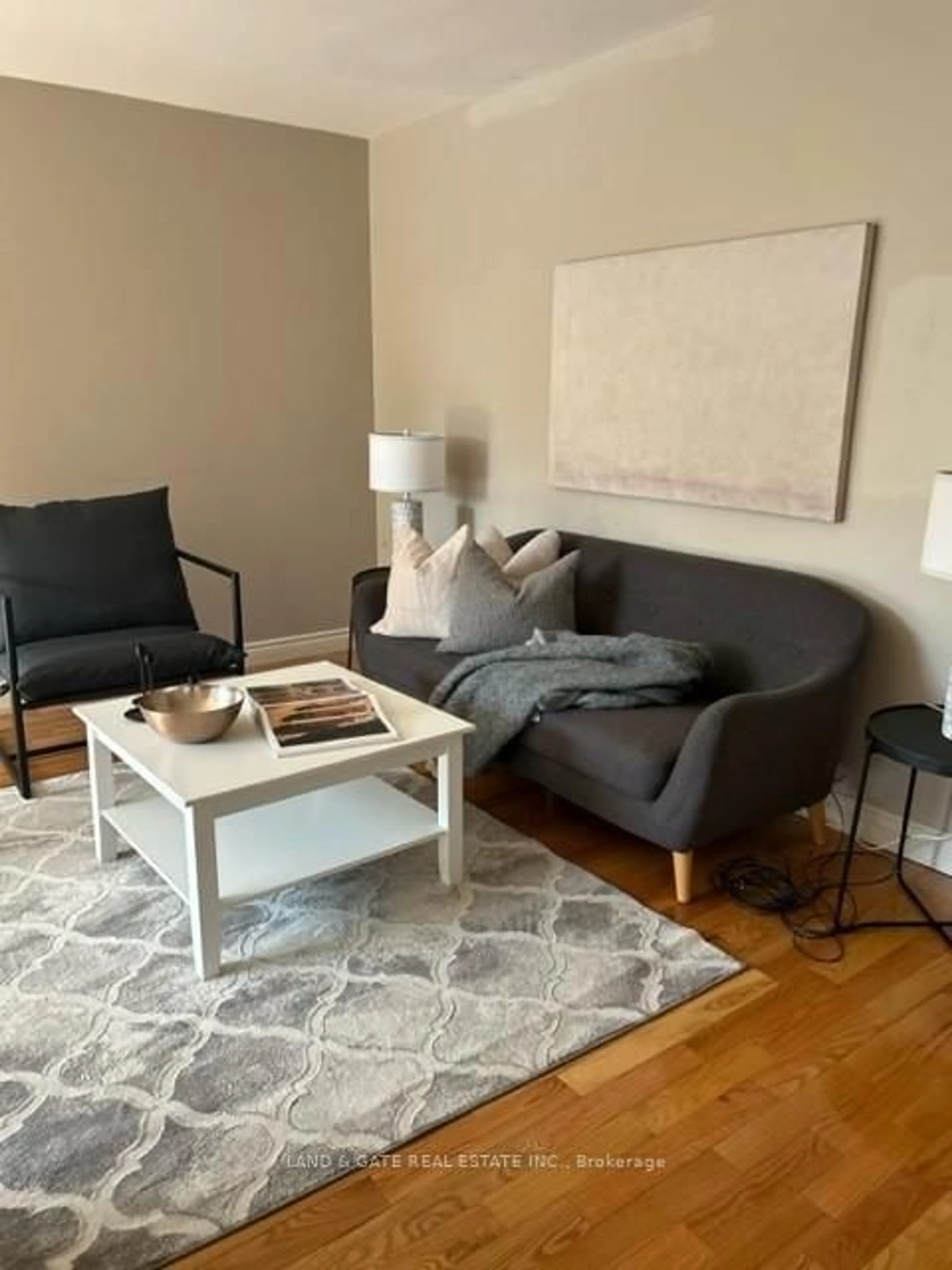Living room with furniture, unknown for 148 Pine St, Whitby Ontario L1N 3X2