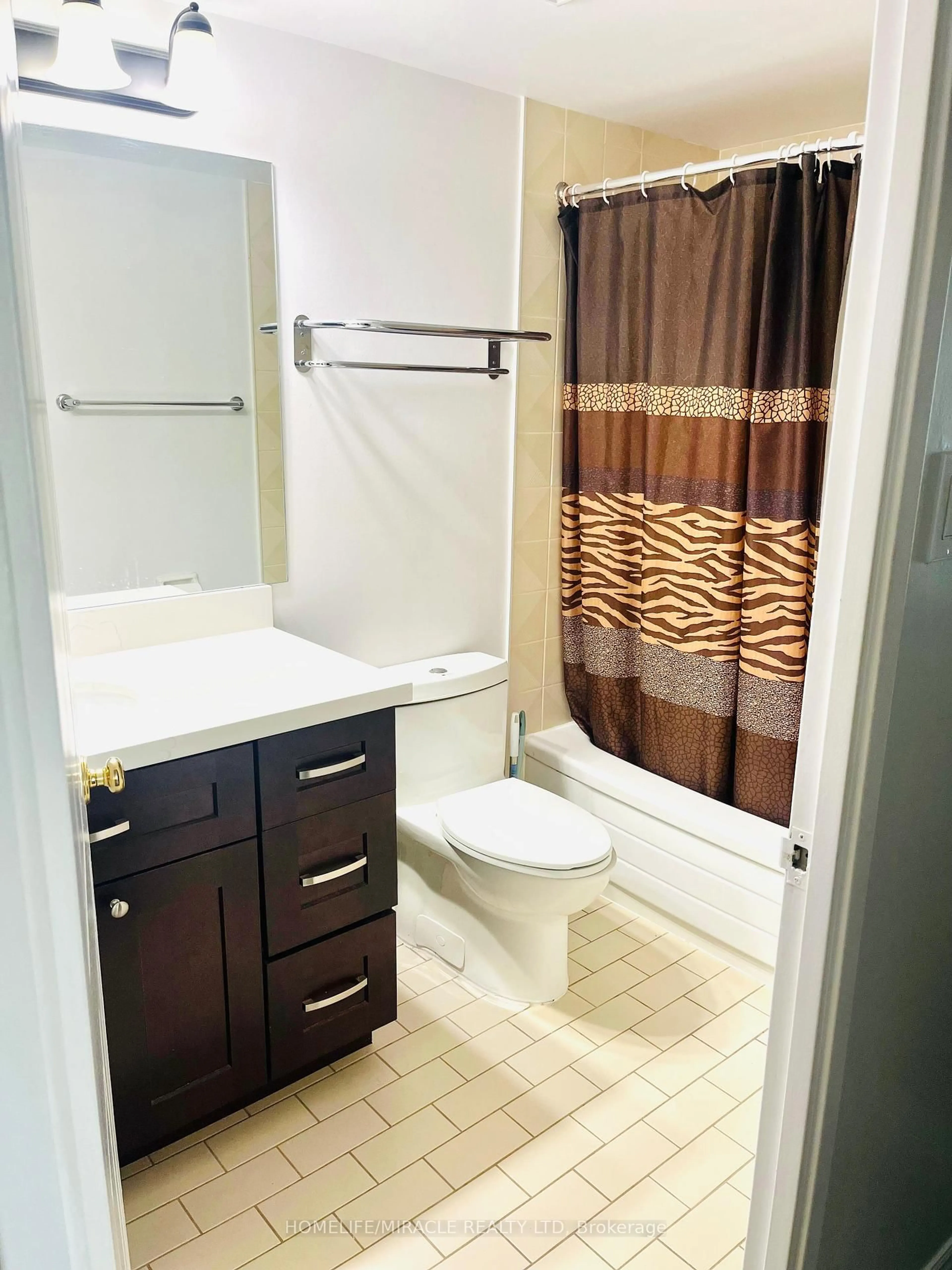 Standard bathroom, unknown for 5 Greystone Walk Dr #1813, Toronto Ontario M1K 5J5