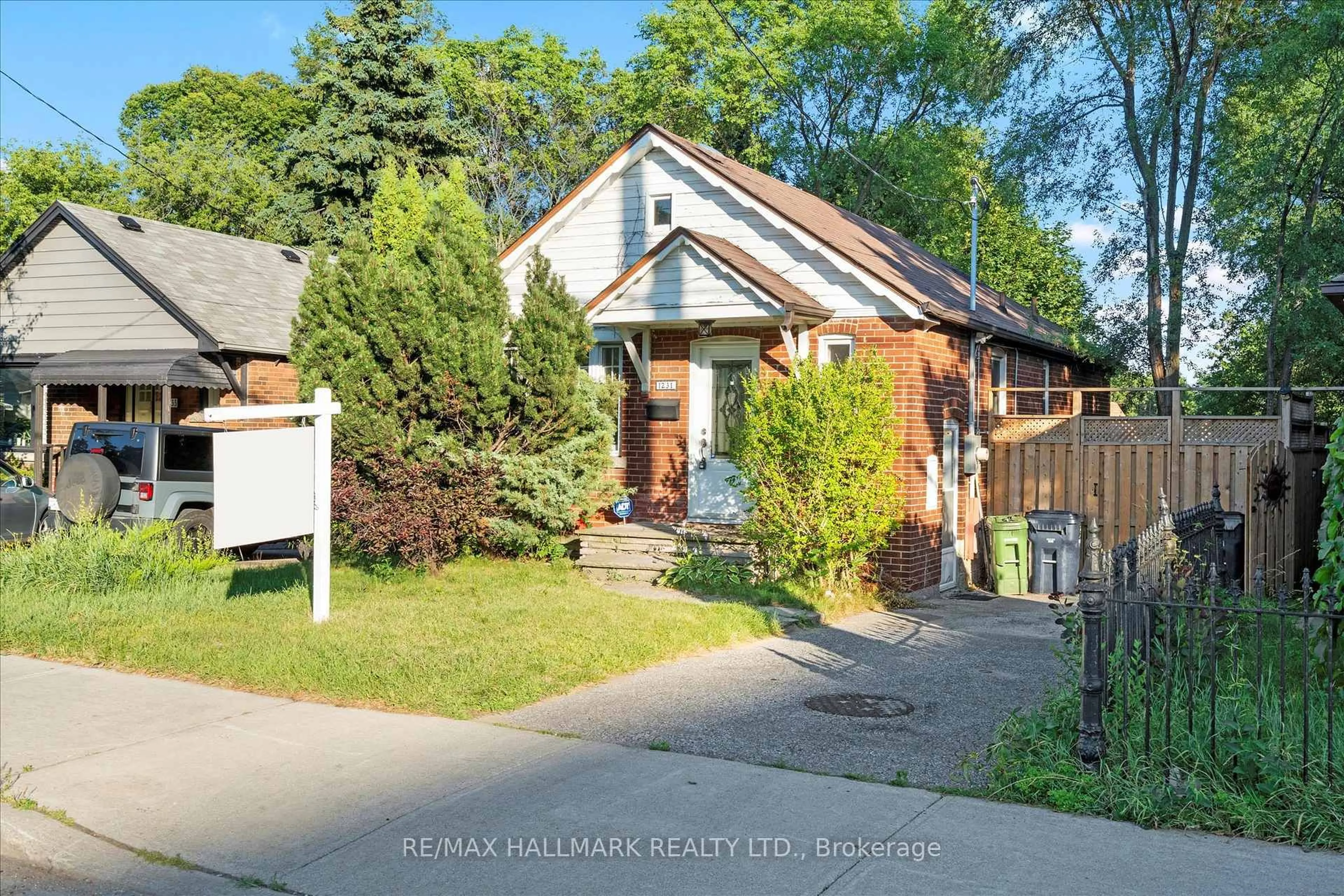 Home with brick exterior material, street for 1231 Kingston Rd, Toronto Ontario M1N 1P4
