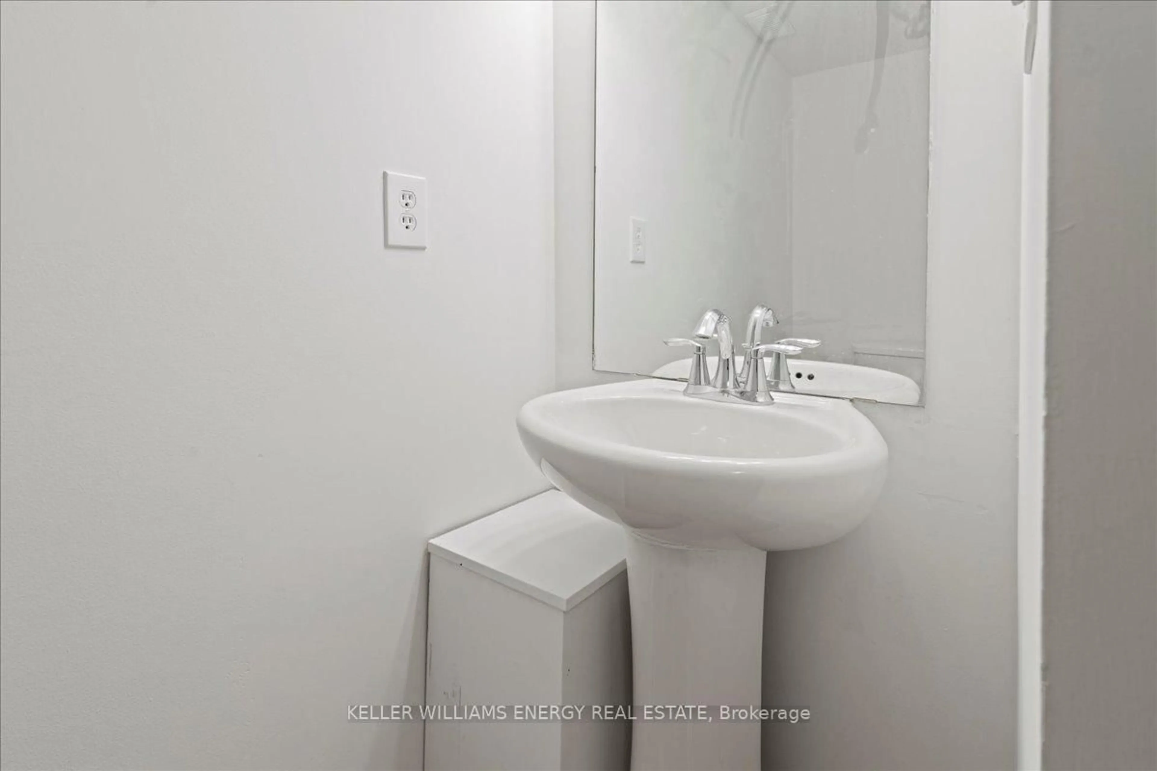 Standard bathroom, unknown for 1133 Ritson Rd #78, Oshawa Ontario L1G 7T3