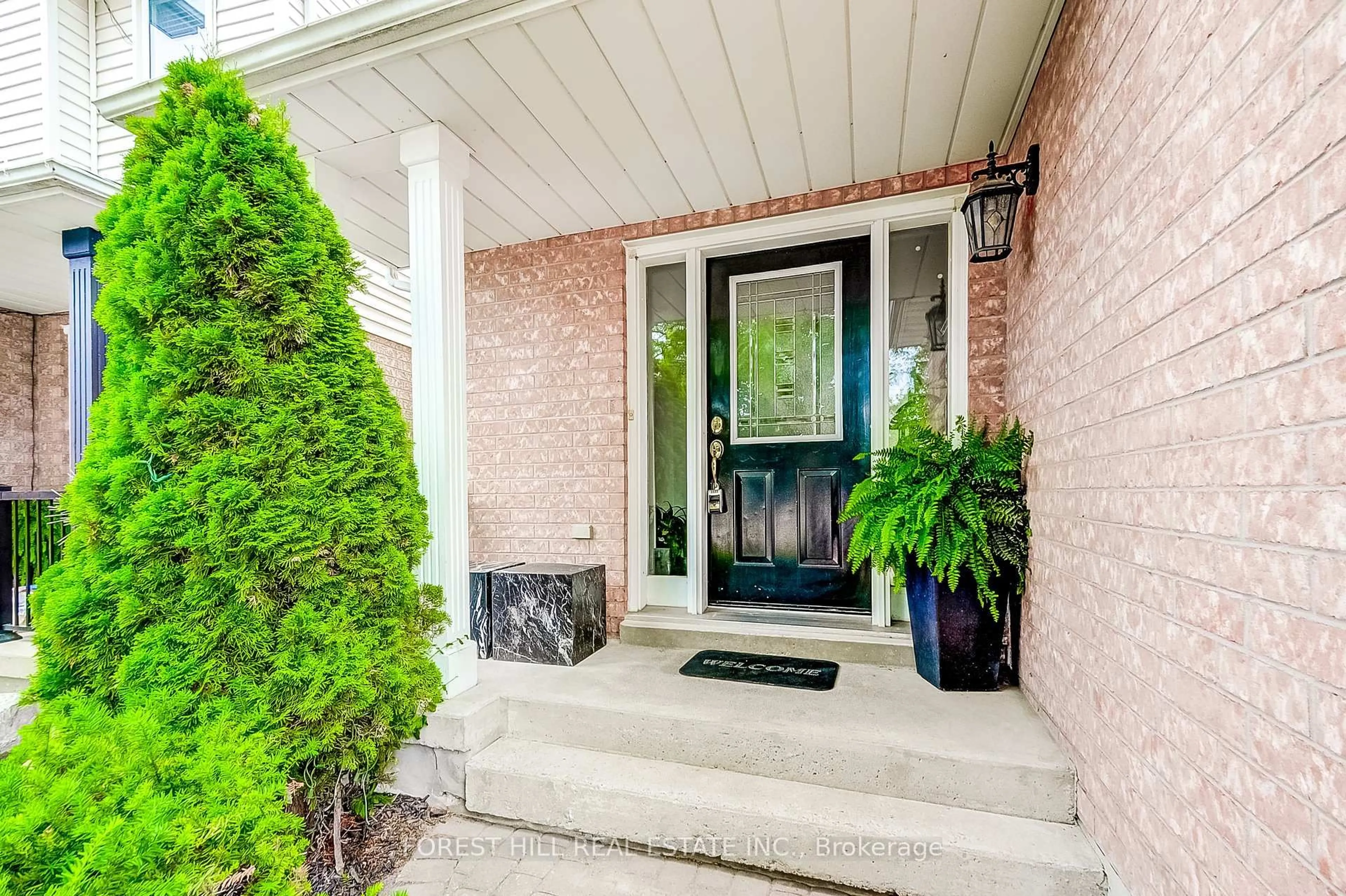Indoor entryway for 61 Hearthstone Cres, Clarington Ontario L1E 2X8