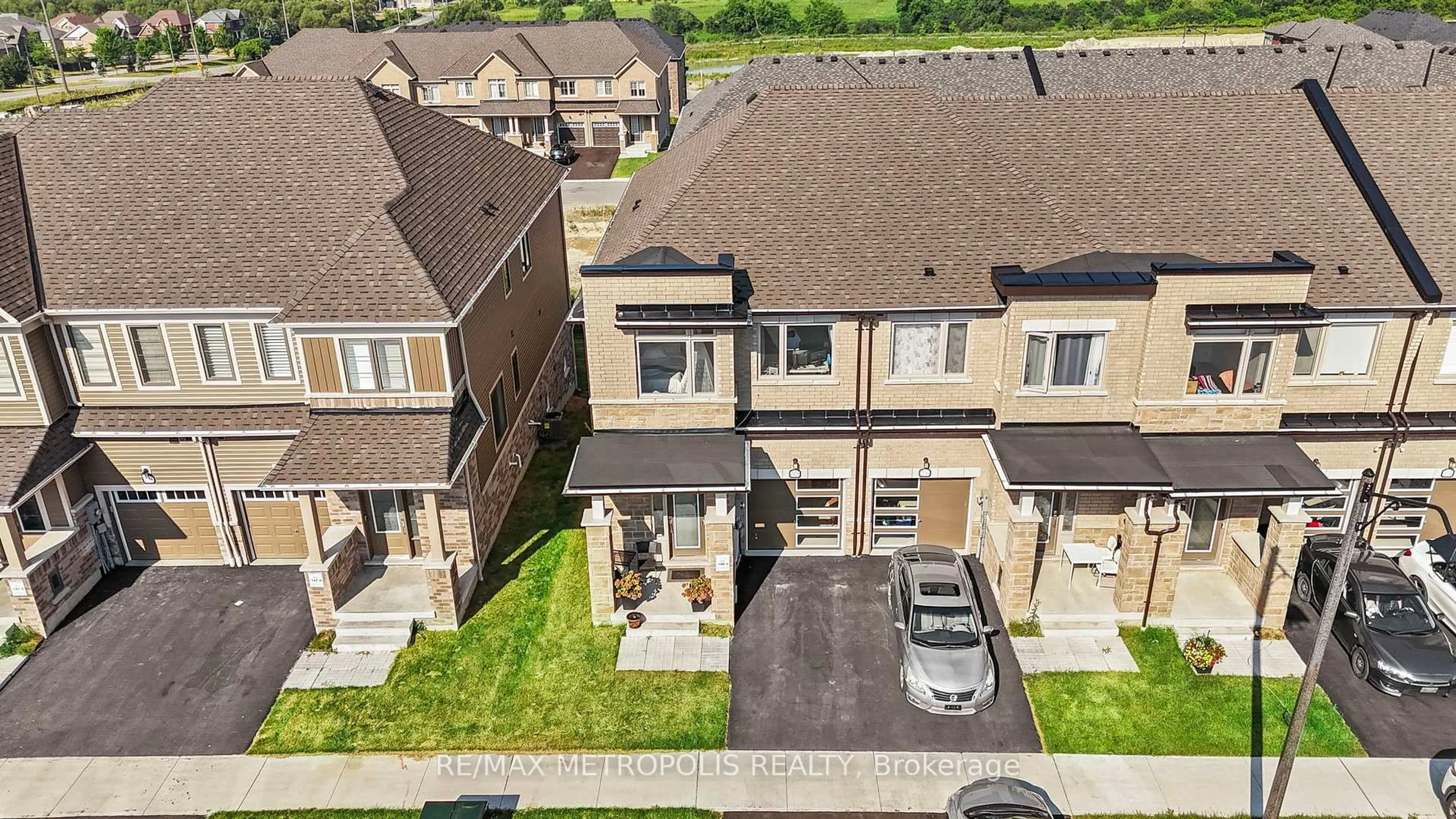 A pic from outside/outdoor area/front of a property/back of a property/a pic from drone, street for 2028 Verne Bowen St, Oshawa Ontario L1L 0S3
