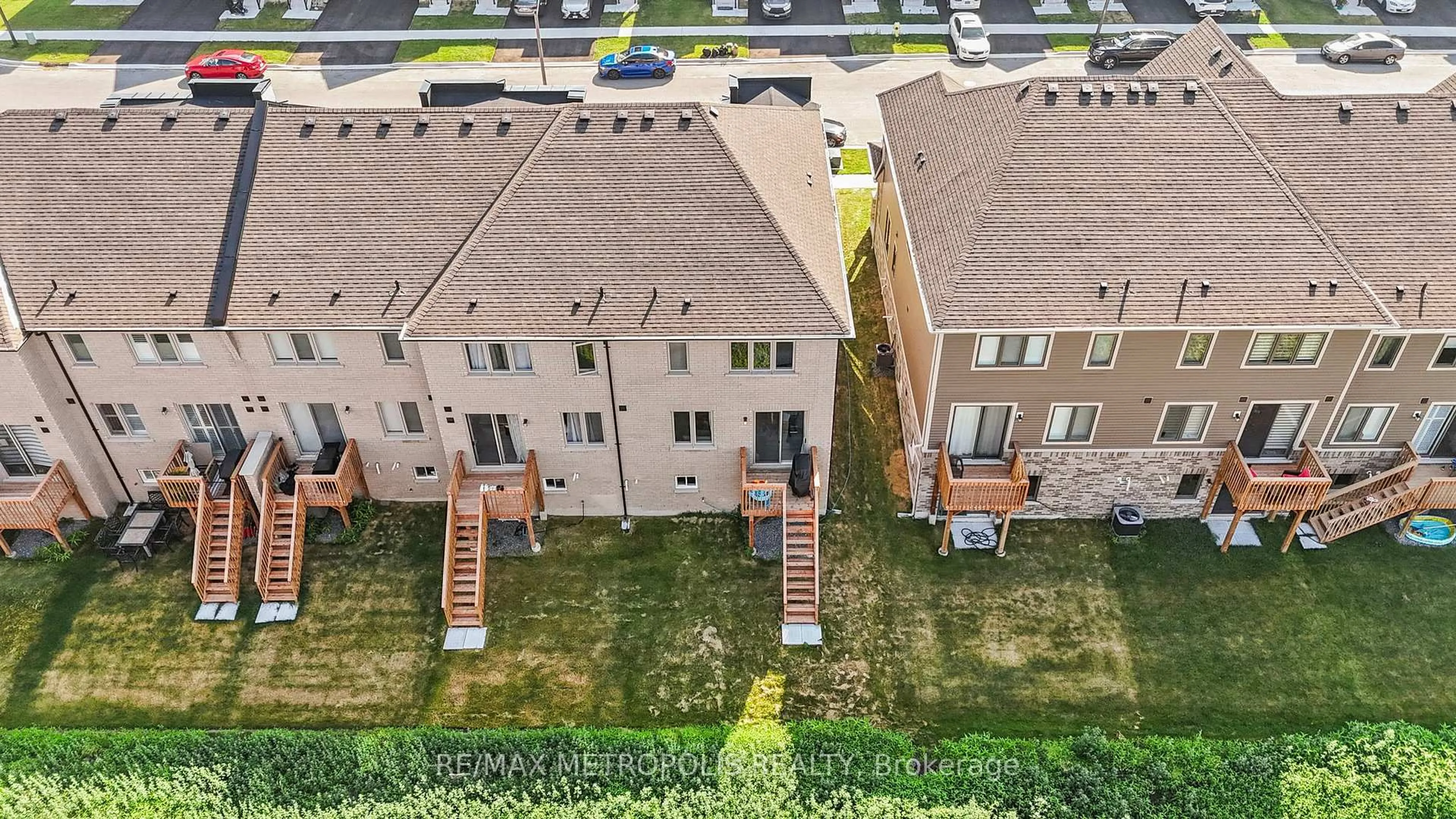 A pic from outside/outdoor area/front of a property/back of a property/a pic from drone, city buildings view from balcony for 2028 Verne Bowen St, Oshawa Ontario L1L 0S3