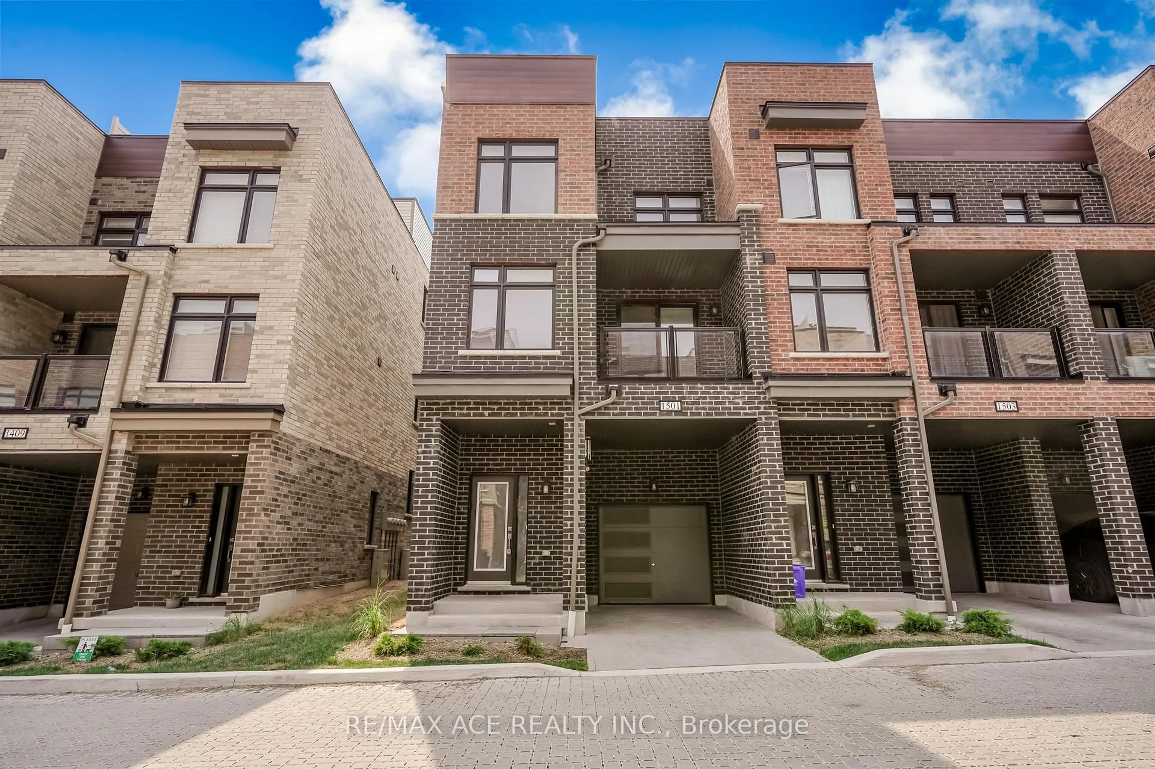 Home with brick exterior material, unknown for 1865 Pickering Pkwy #1501, Pickering Ontario L1V 0H2
