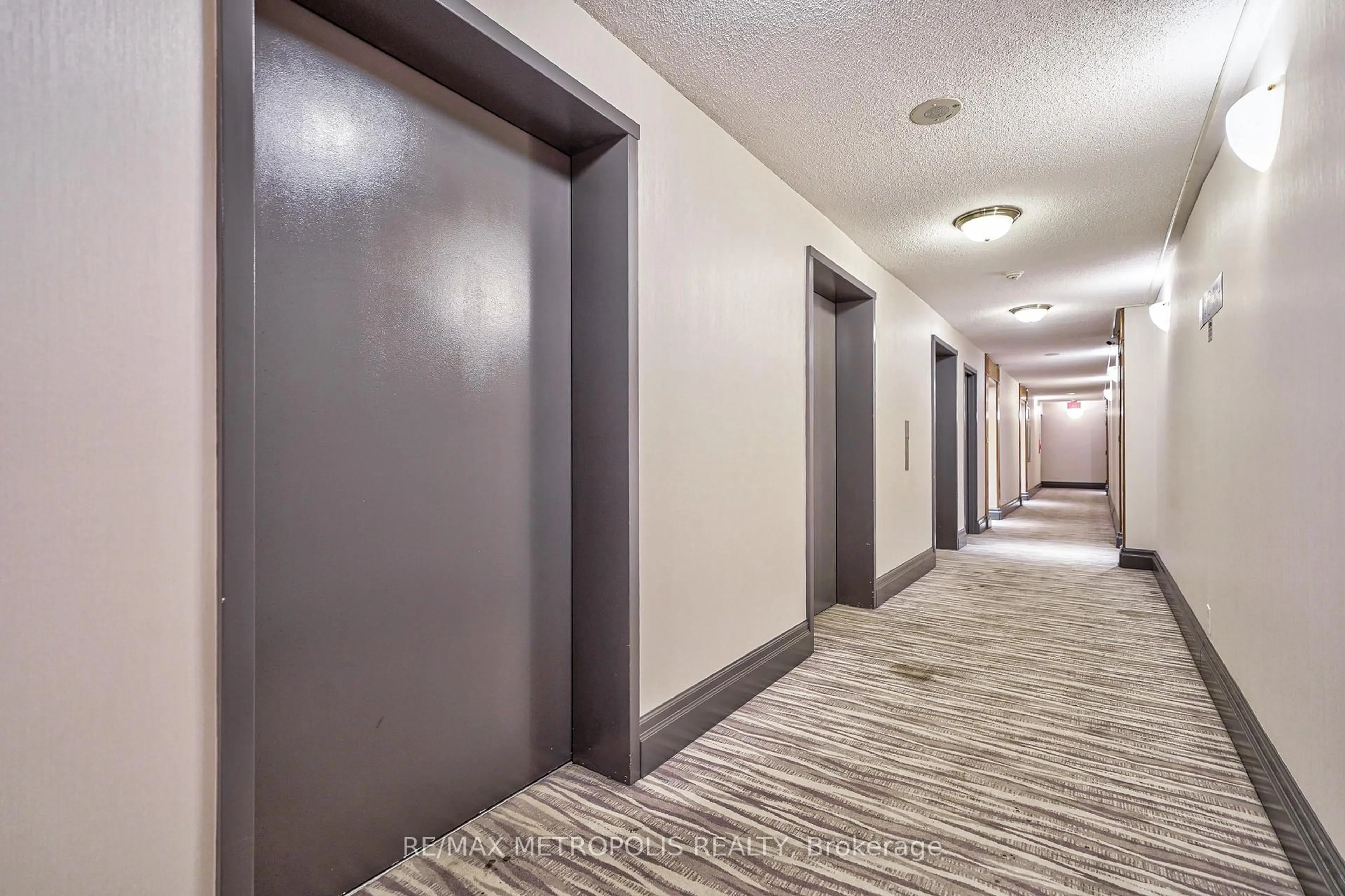 Indoor foyer for 11 Lee Centre Dr #PH109, Toronto Ontario M1H 3J5
