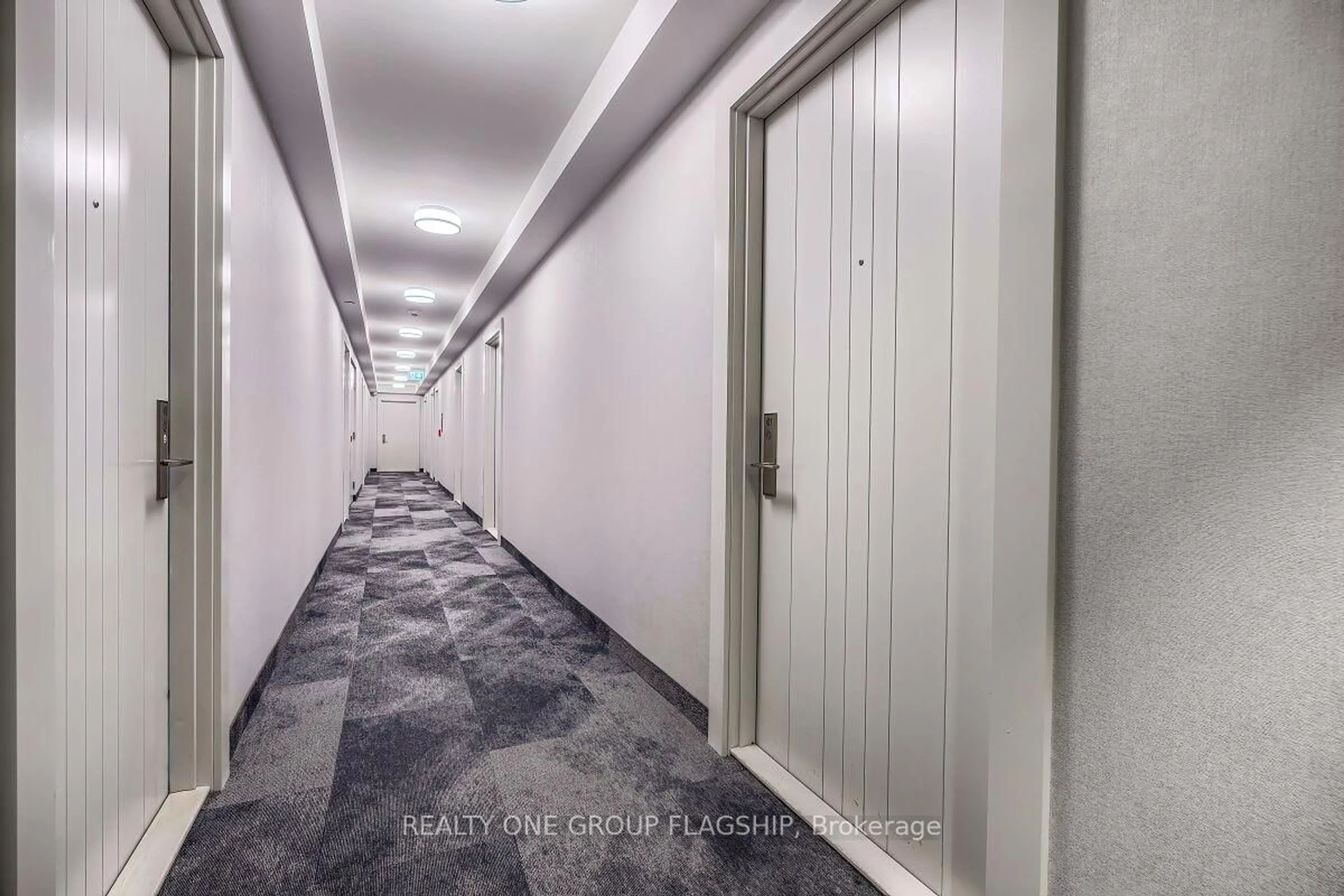 Indoor foyer for 2550 Simcoe St #421, Oshawa Ontario L1L 0R5