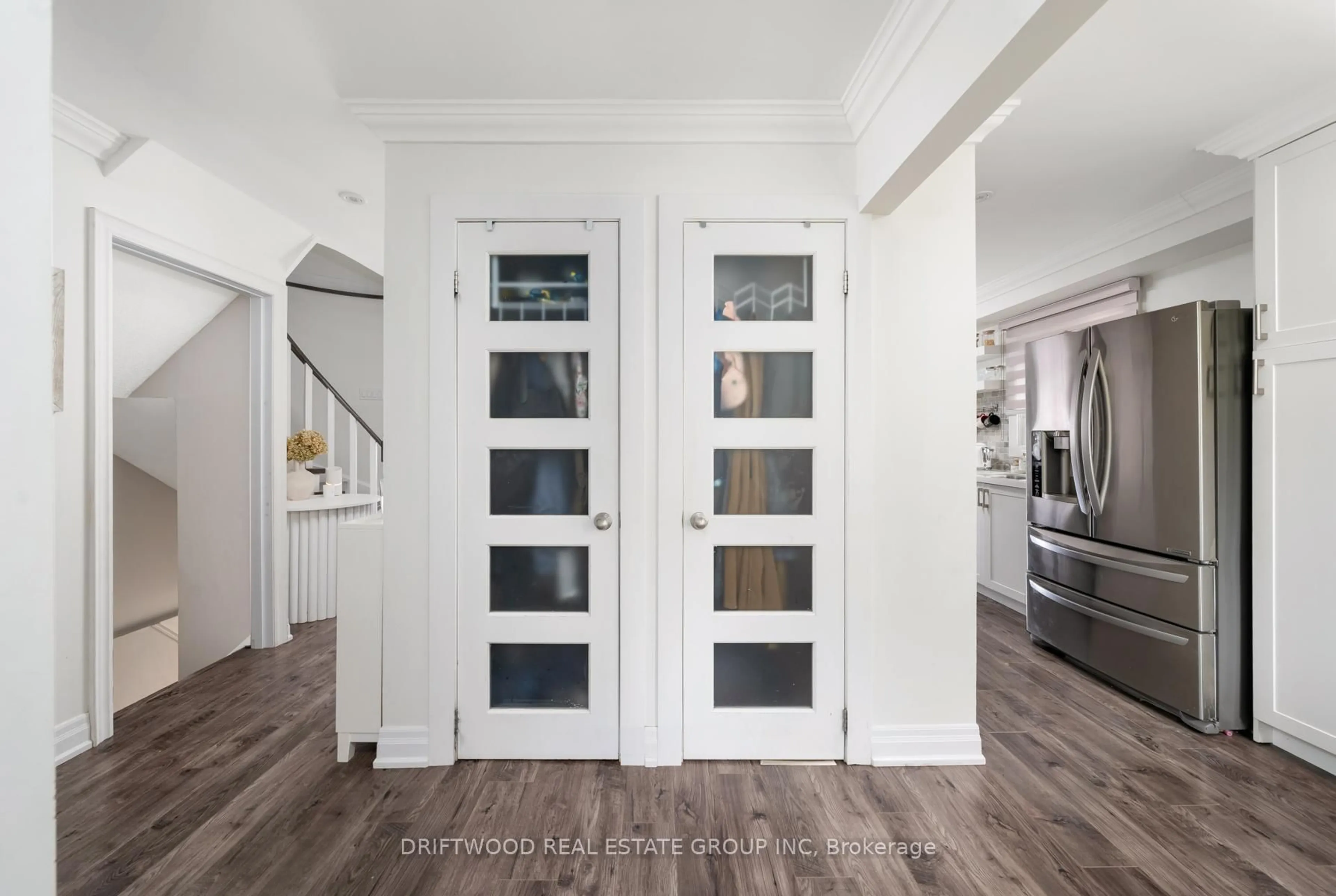 Indoor entryway for 515 Norfolk Sq, Pickering Ontario L1V 3Y4